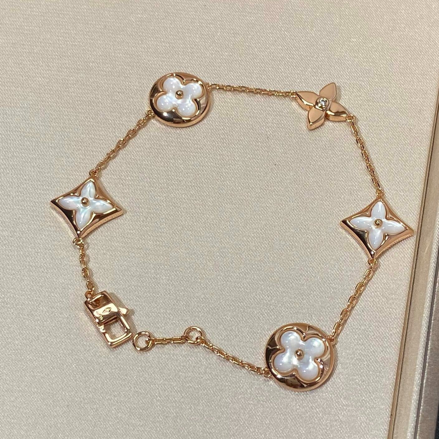 [Panda Jewelry]STAR AND SUN 5 MOTIF MOP PINK GOLD BRACELET