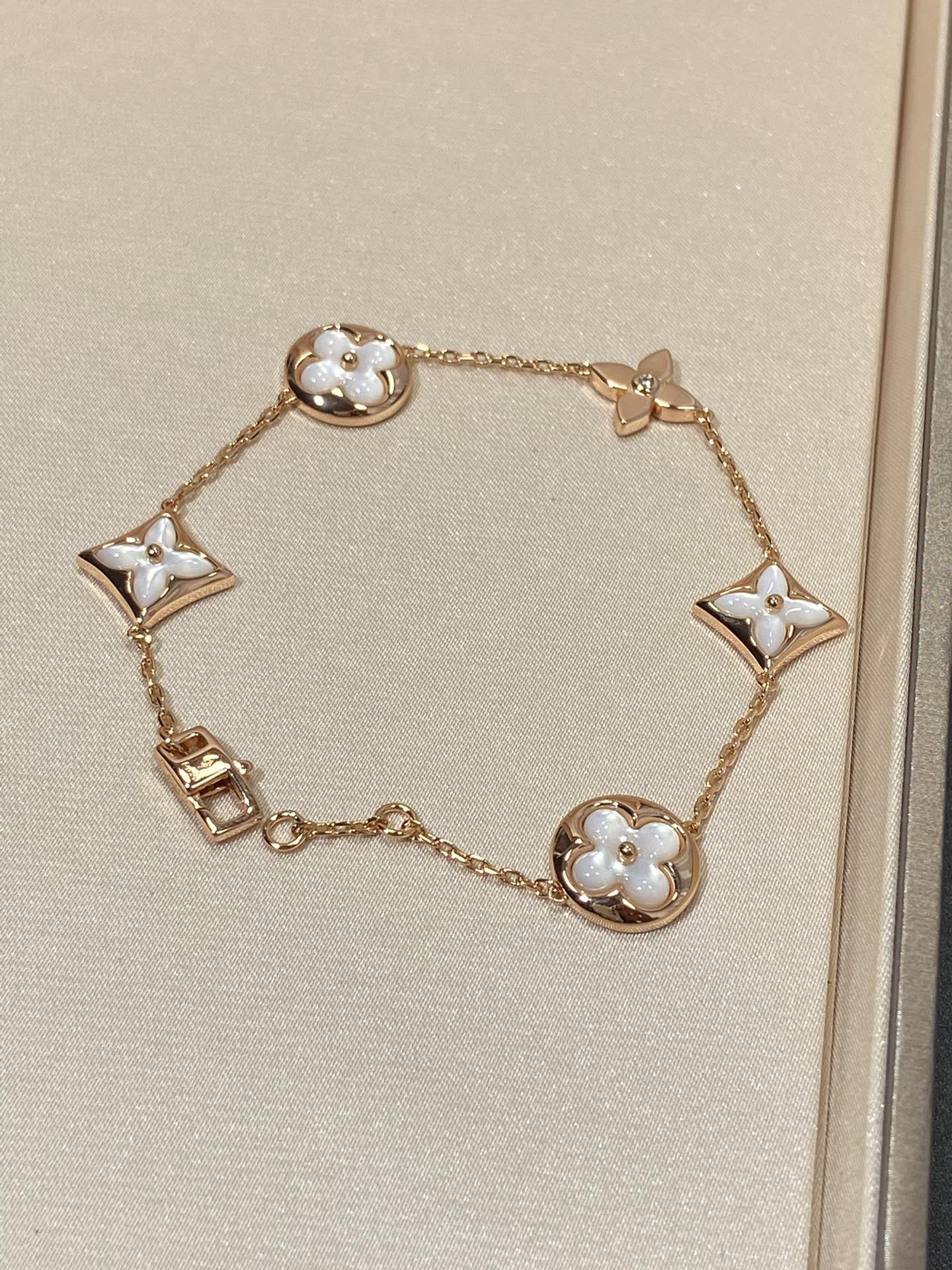 [Panda Jewelry]STAR AND SUN 5 MOTIF MOP PINK GOLD BRACELET