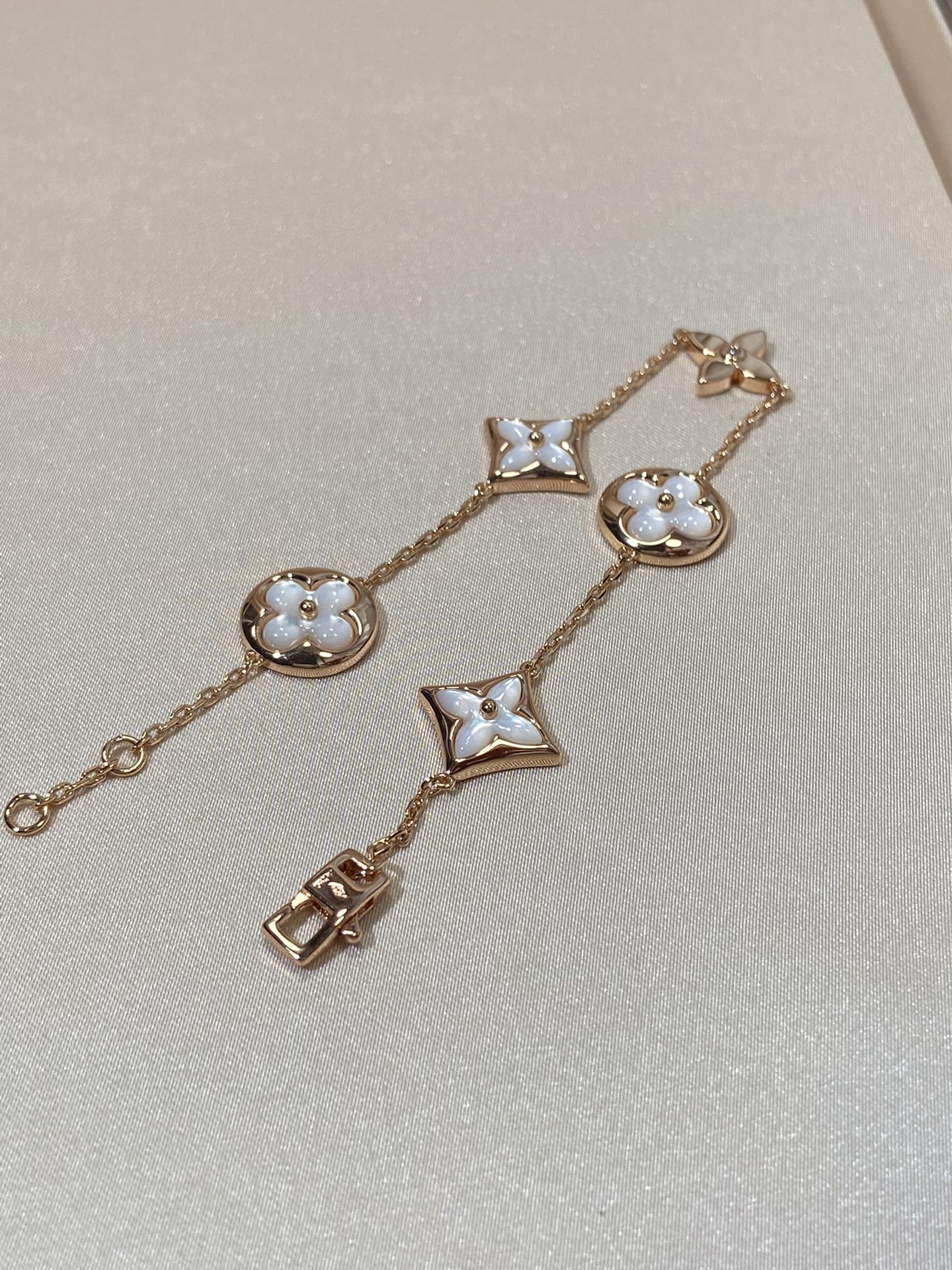 [Panda Jewelry]STAR AND SUN 5 MOTIF MOP PINK GOLD BRACELET