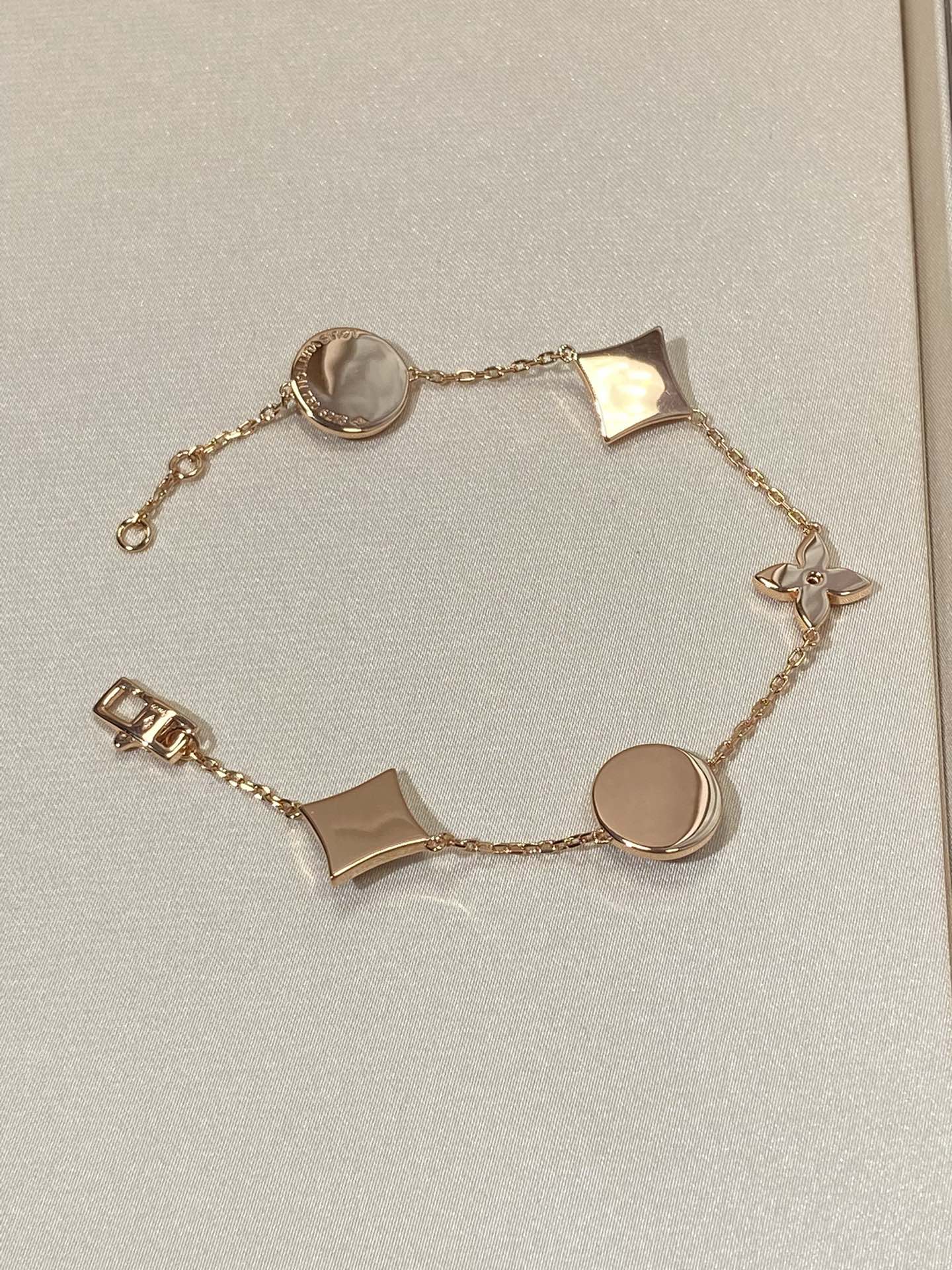 [Panda Jewelry]STAR AND SUN 5 MOTIF MOP PINK GOLD BRACELET
