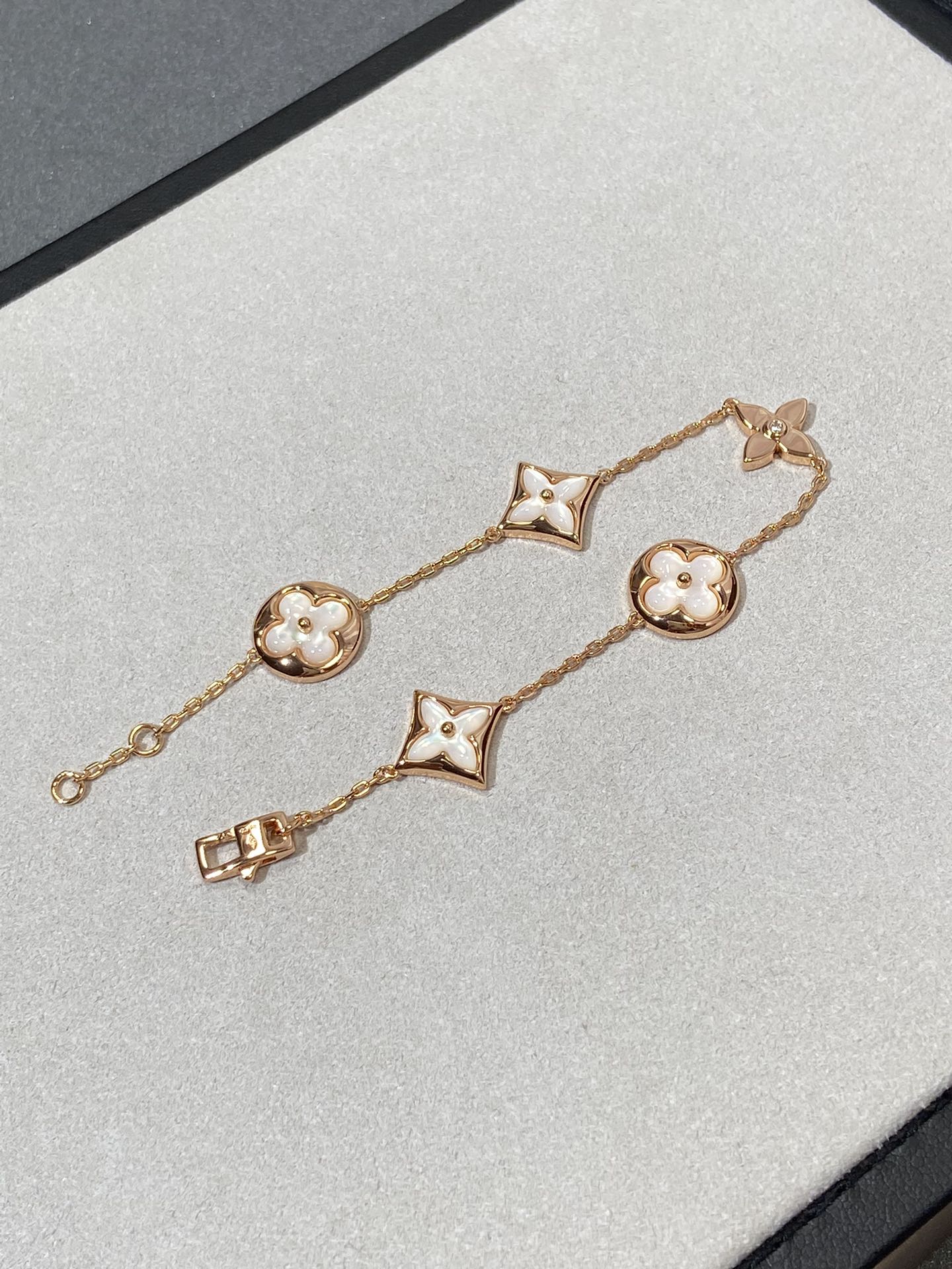 [Panda Jewelry]STAR AND SUN 5 MOTIF MOP PINK GOLD BRACELET