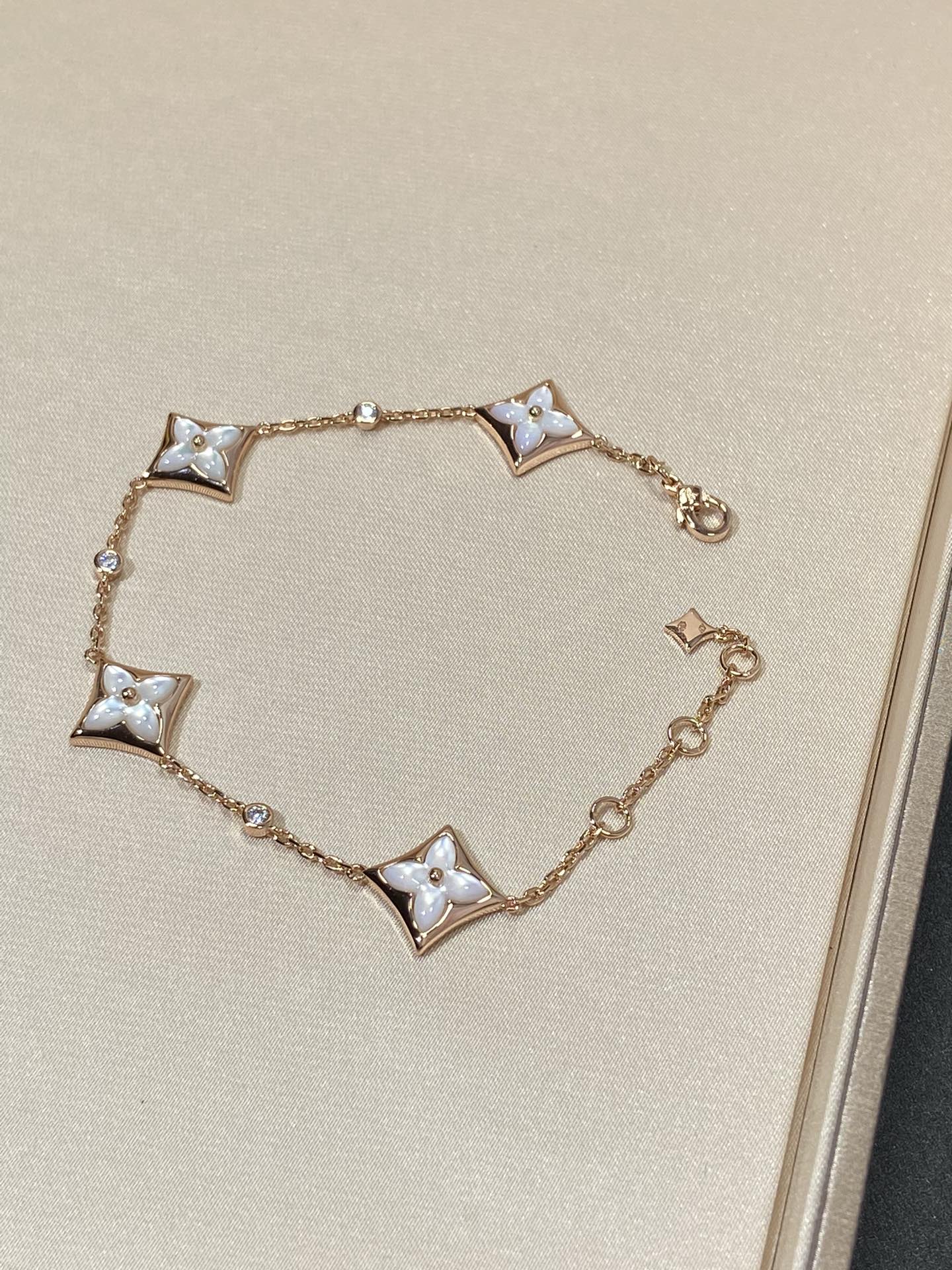 [Panda Jewelry]STAR 4 MOTIF MOP DIAMOND PINK GOLD BRACELET