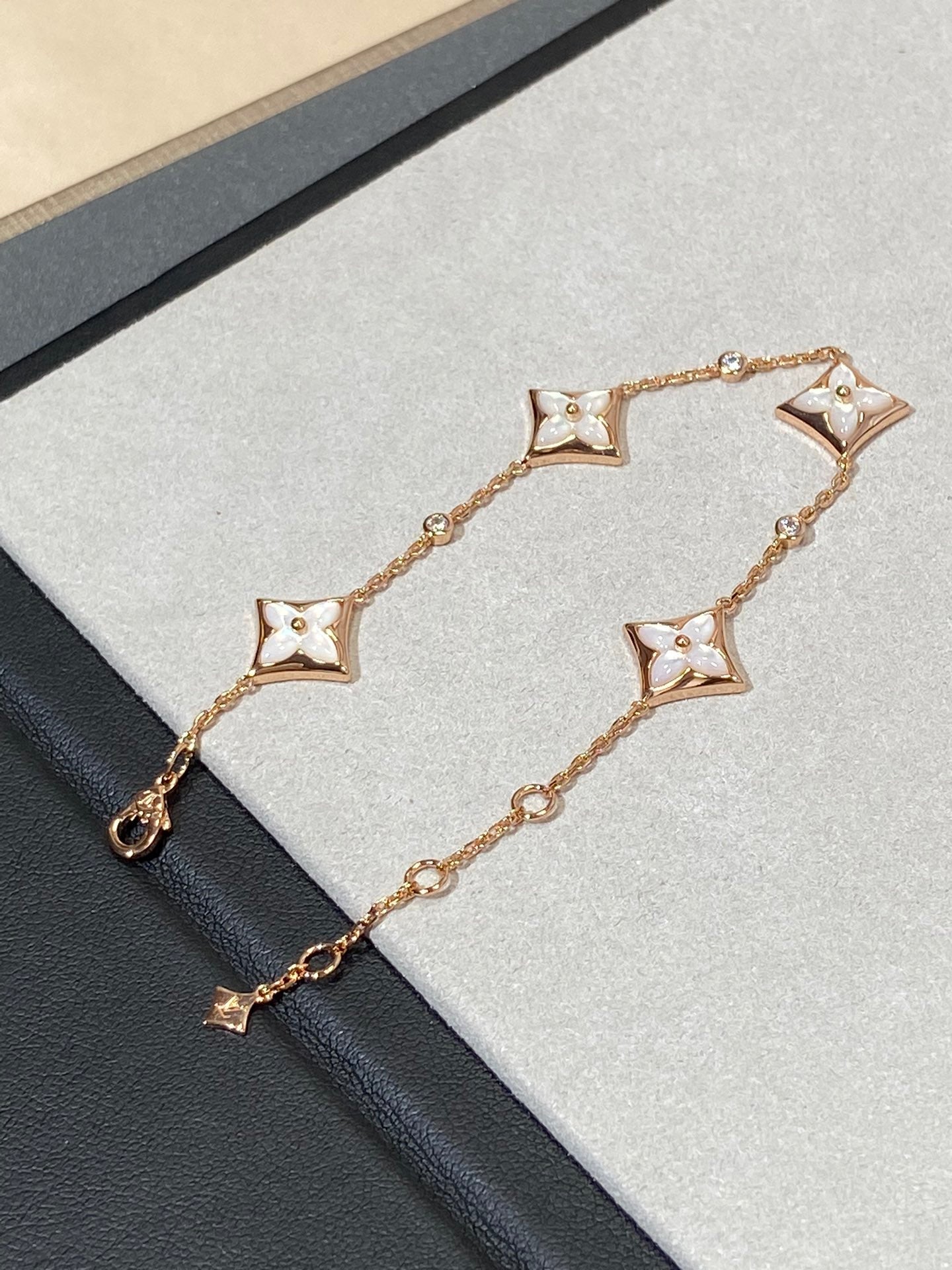 [Panda Jewelry]STAR 4 MOTIF MOP DIAMOND PINK GOLD BRACELET