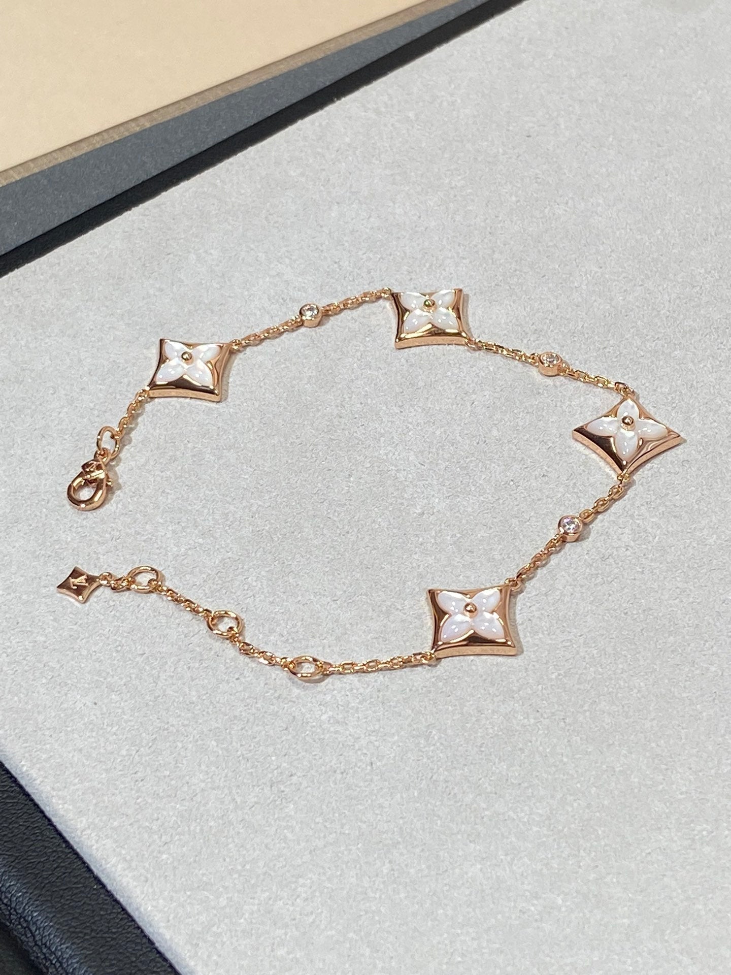 [Panda Jewelry]STAR 4 MOTIF MOP DIAMOND PINK GOLD BRACELET