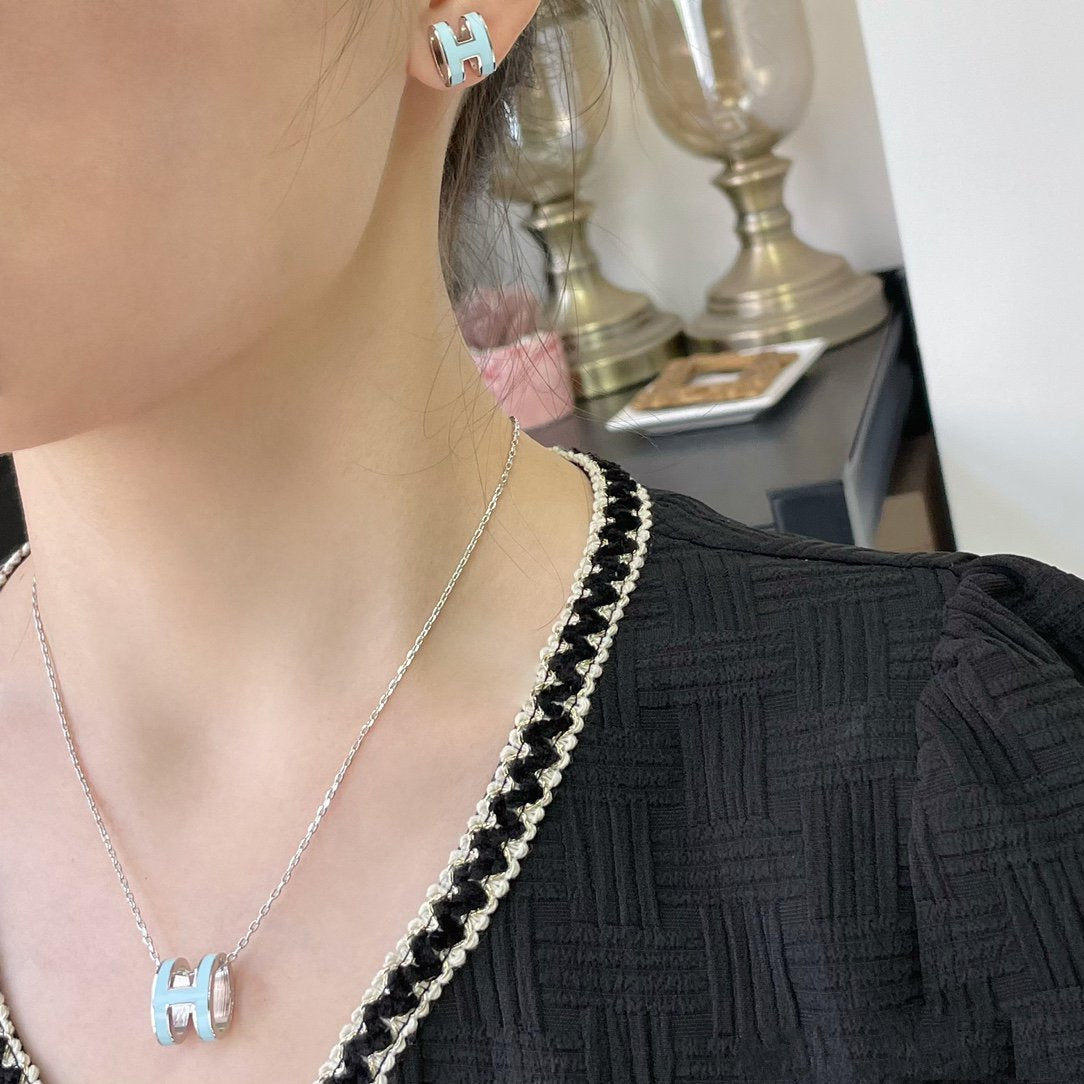 [Panda Jewelry]POP H SKY BLUE NECKLACE