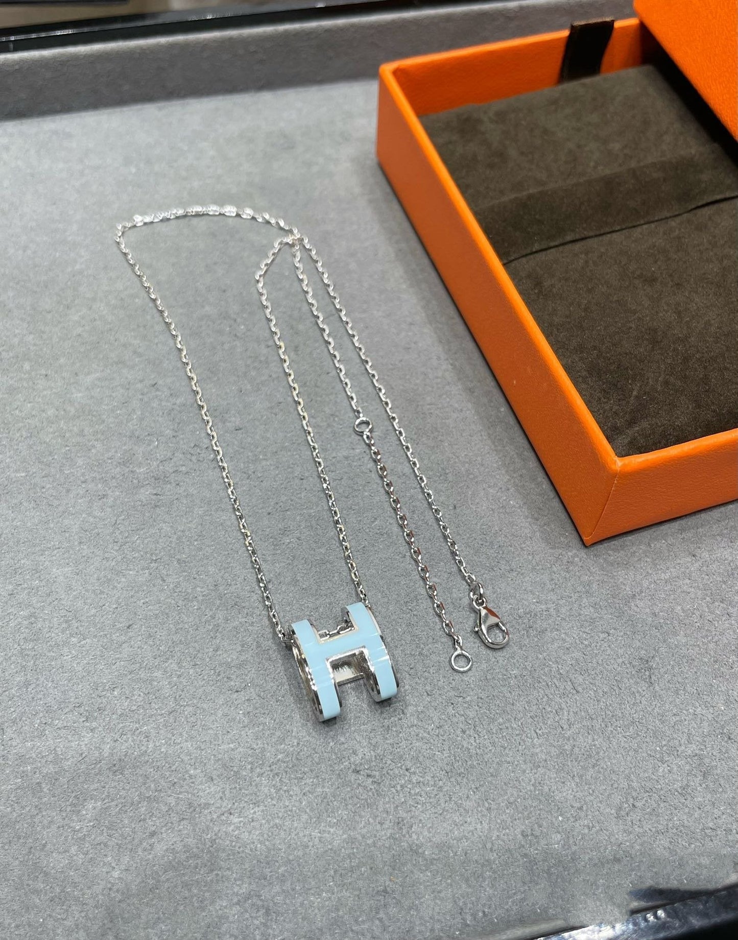 [Panda Jewelry]POP H SKY BLUE NECKLACE