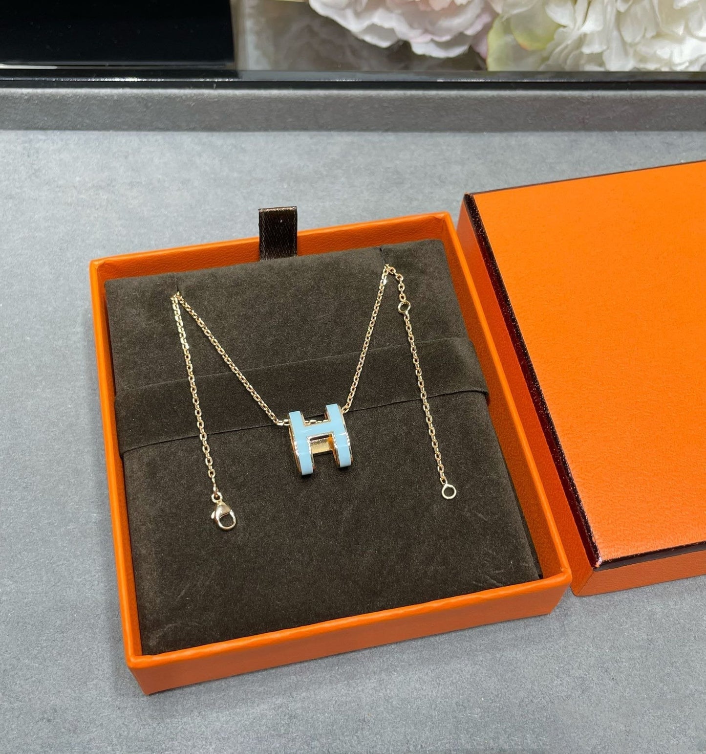 [Panda Jewelry]POP H SKY BLUE NECKLACE