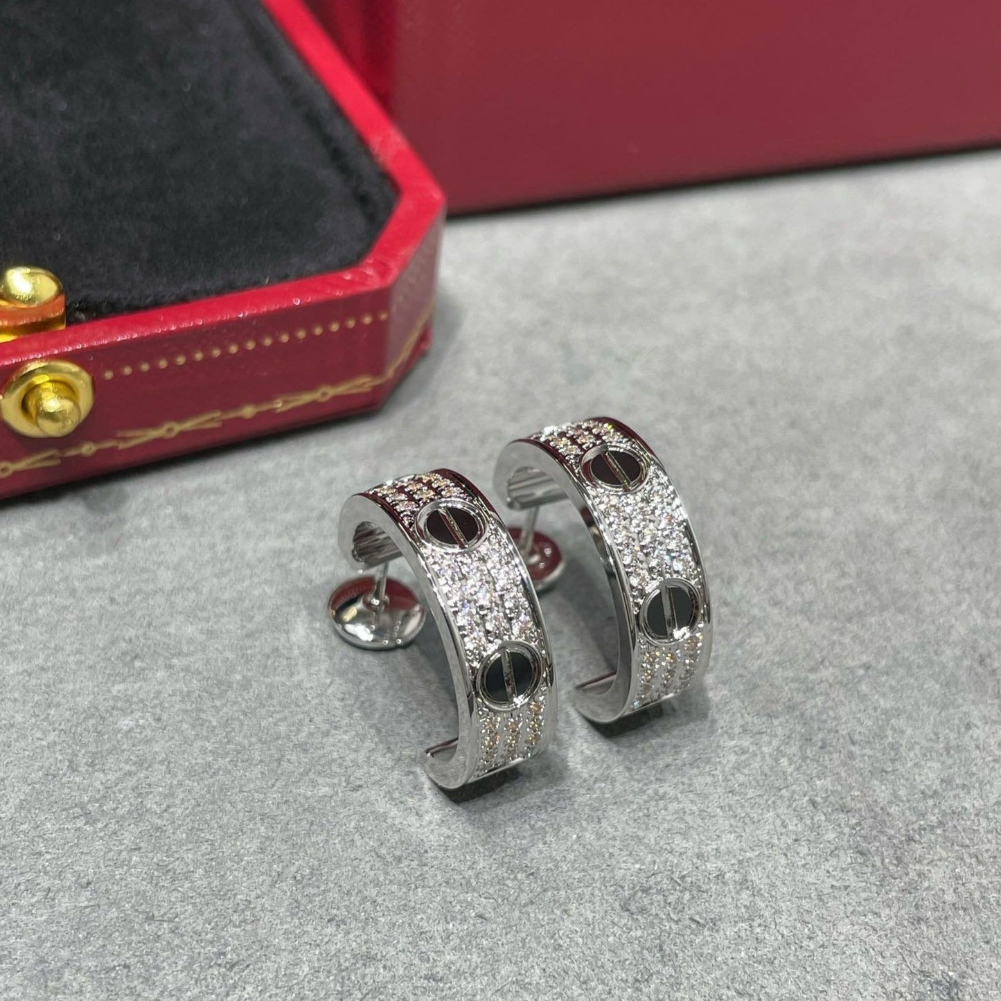 [Panda Jewelry]LOVE CERAMIC DIAMOND PAVED SILVER EARRINGS