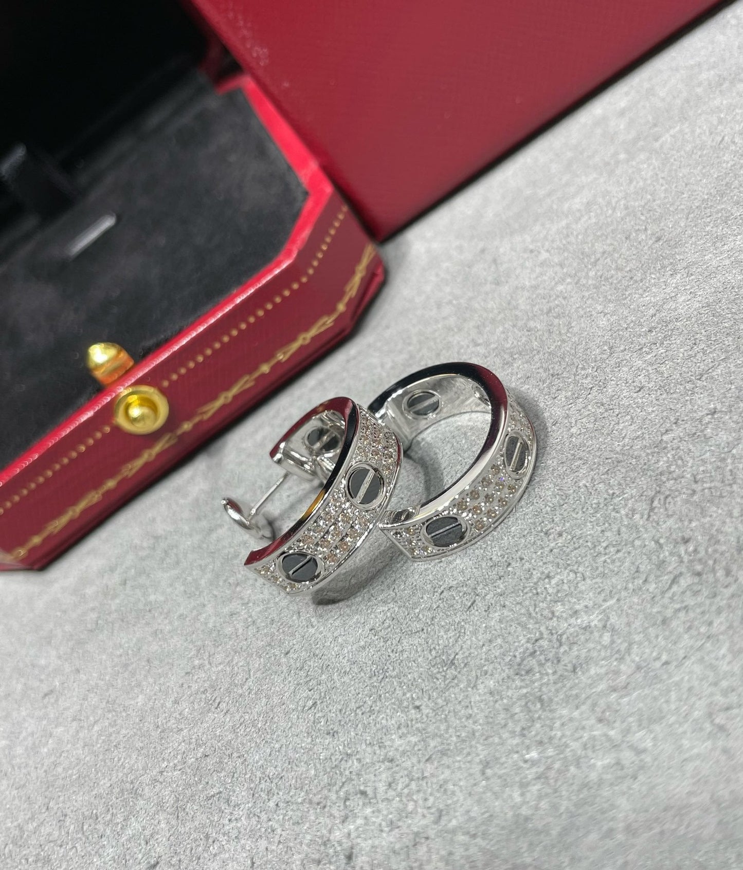 [Panda Jewelry]LOVE CERAMIC DIAMOND PAVED SILVER EARRINGS