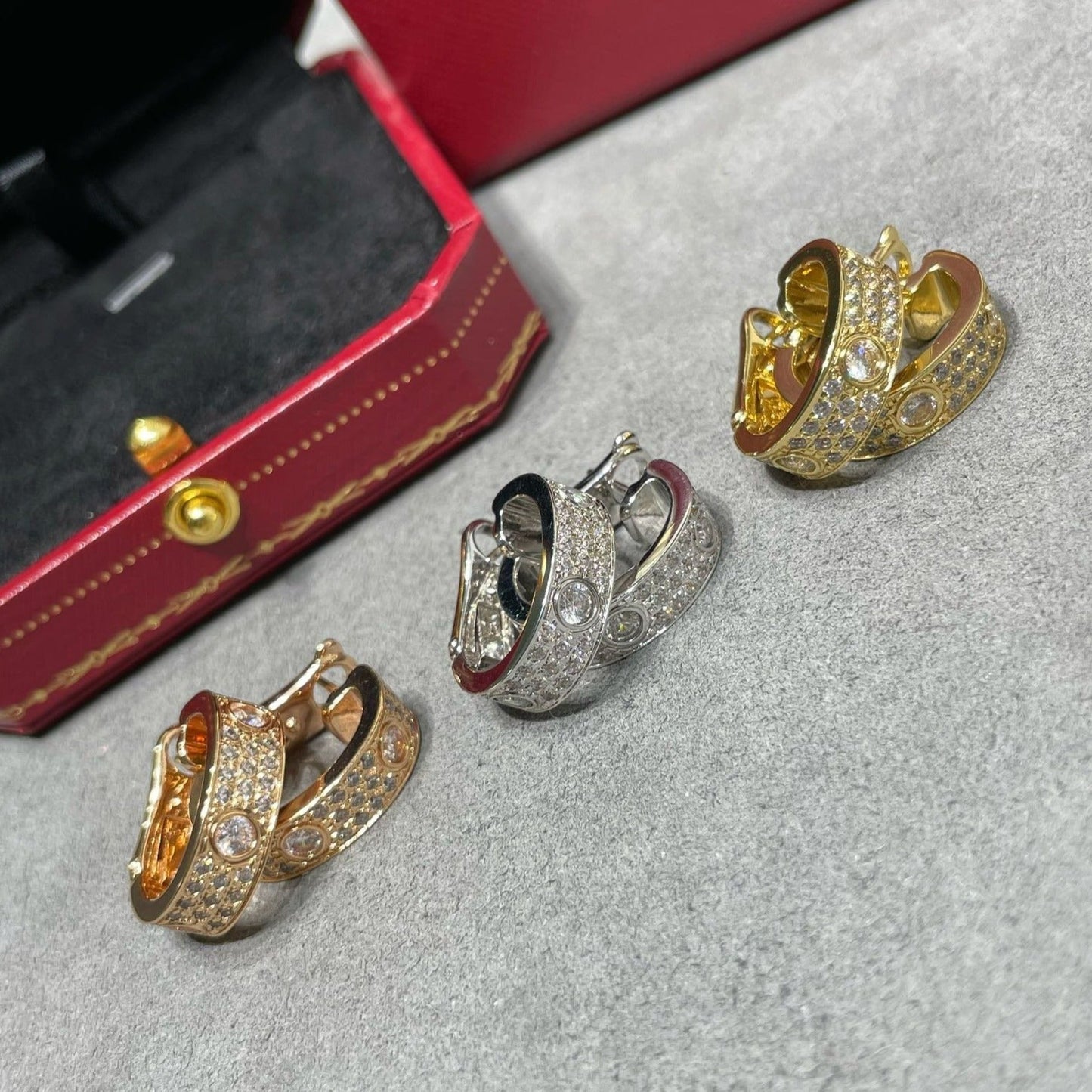 [Panda Jewelry]LOVE 5.5MM DIAMOND PAVED EARRINGS