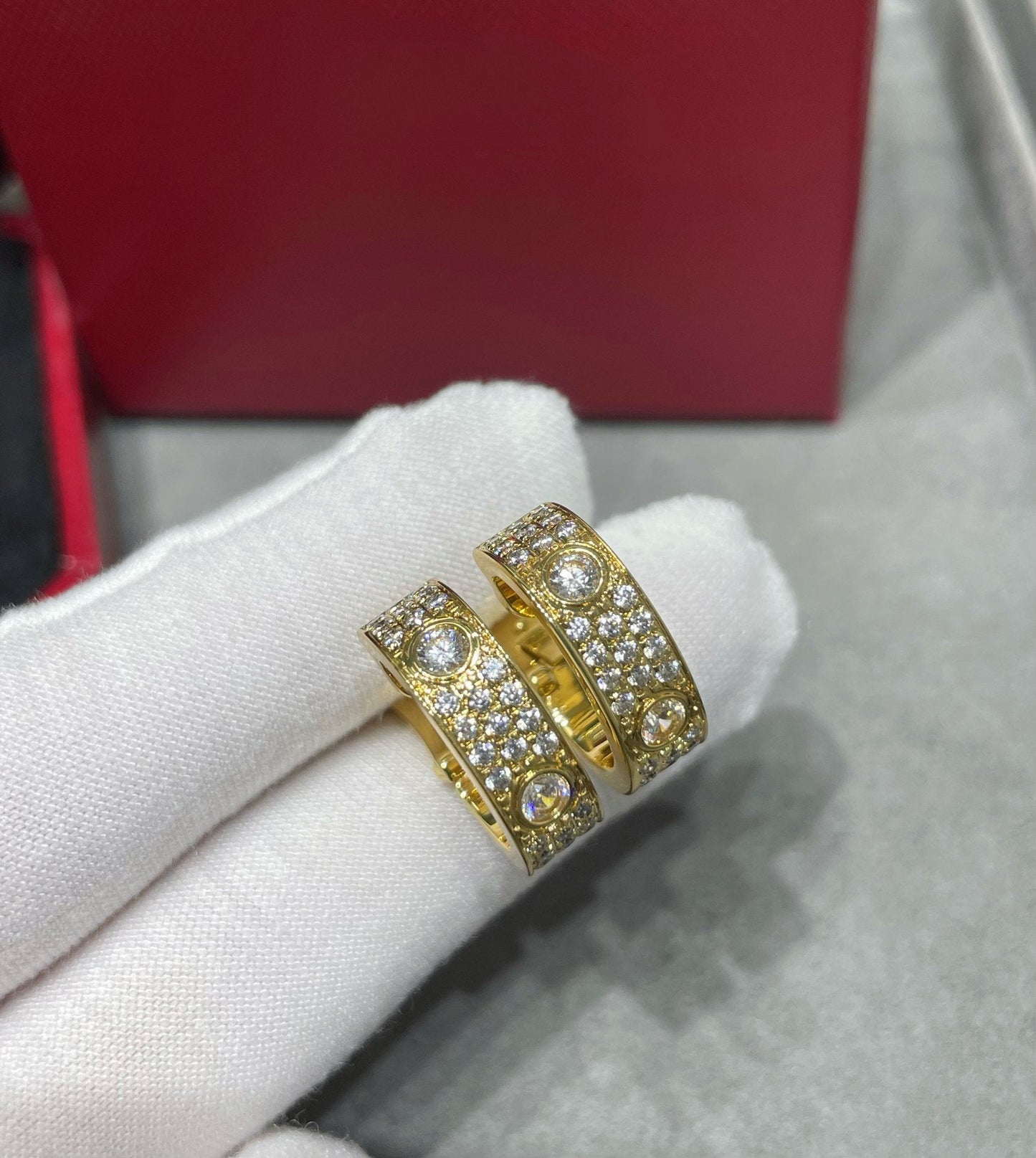 [Panda Jewelry]LOVE 5.5MM DIAMOND PAVED EARRINGS