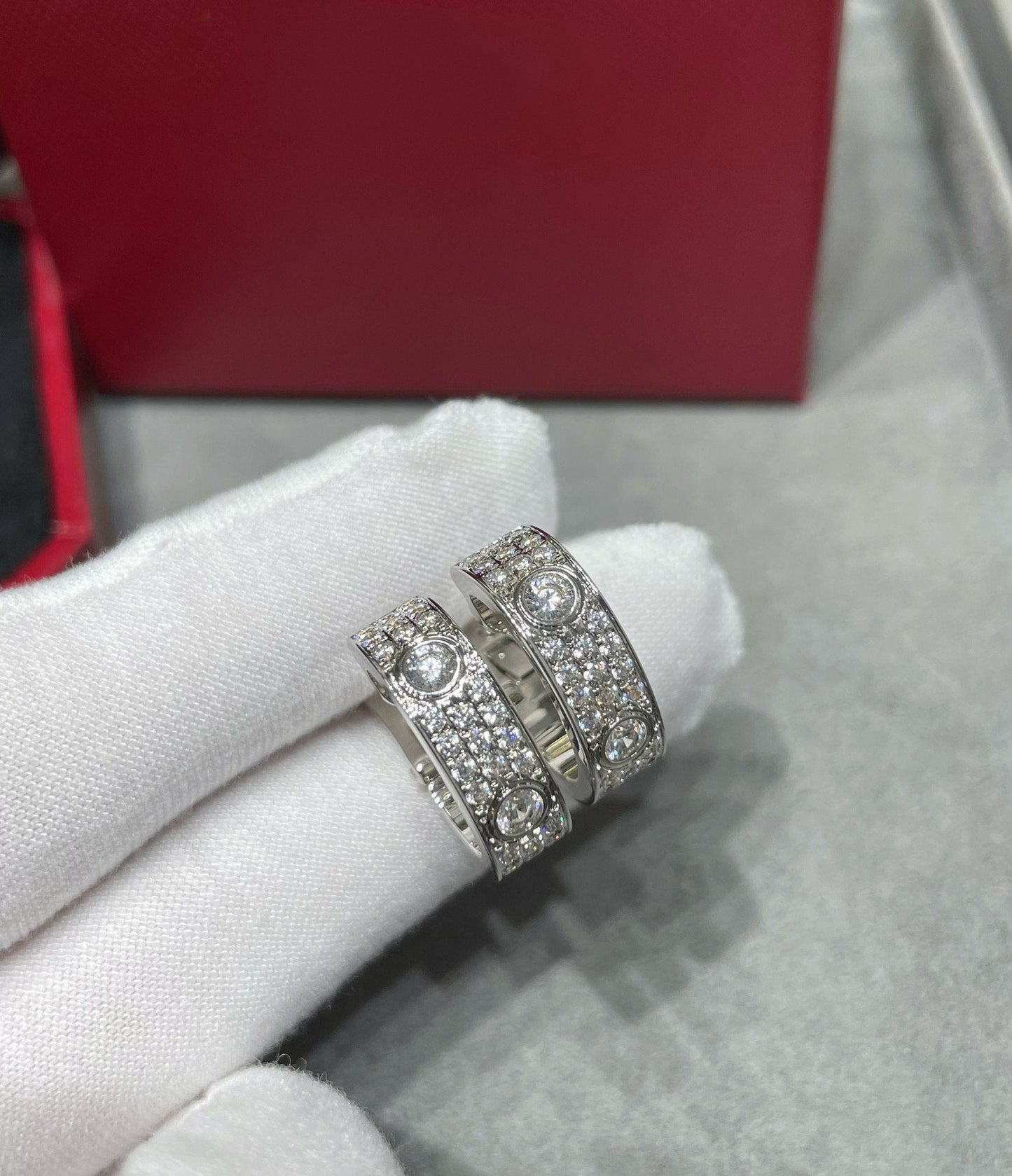 [Panda Jewelry]LOVE 5.5MM DIAMOND PAVED EARRINGS
