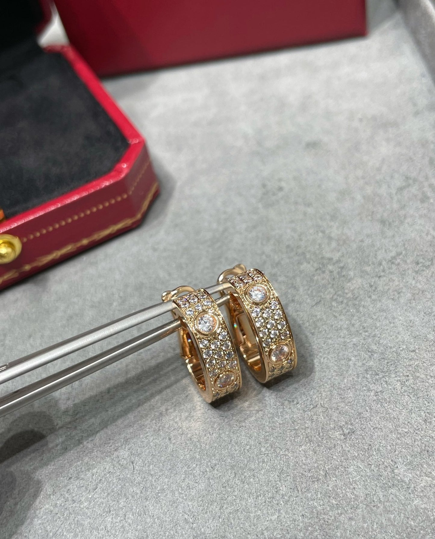 [Panda Jewelry]LOVE 5.5MM DIAMOND PAVED EARRINGS