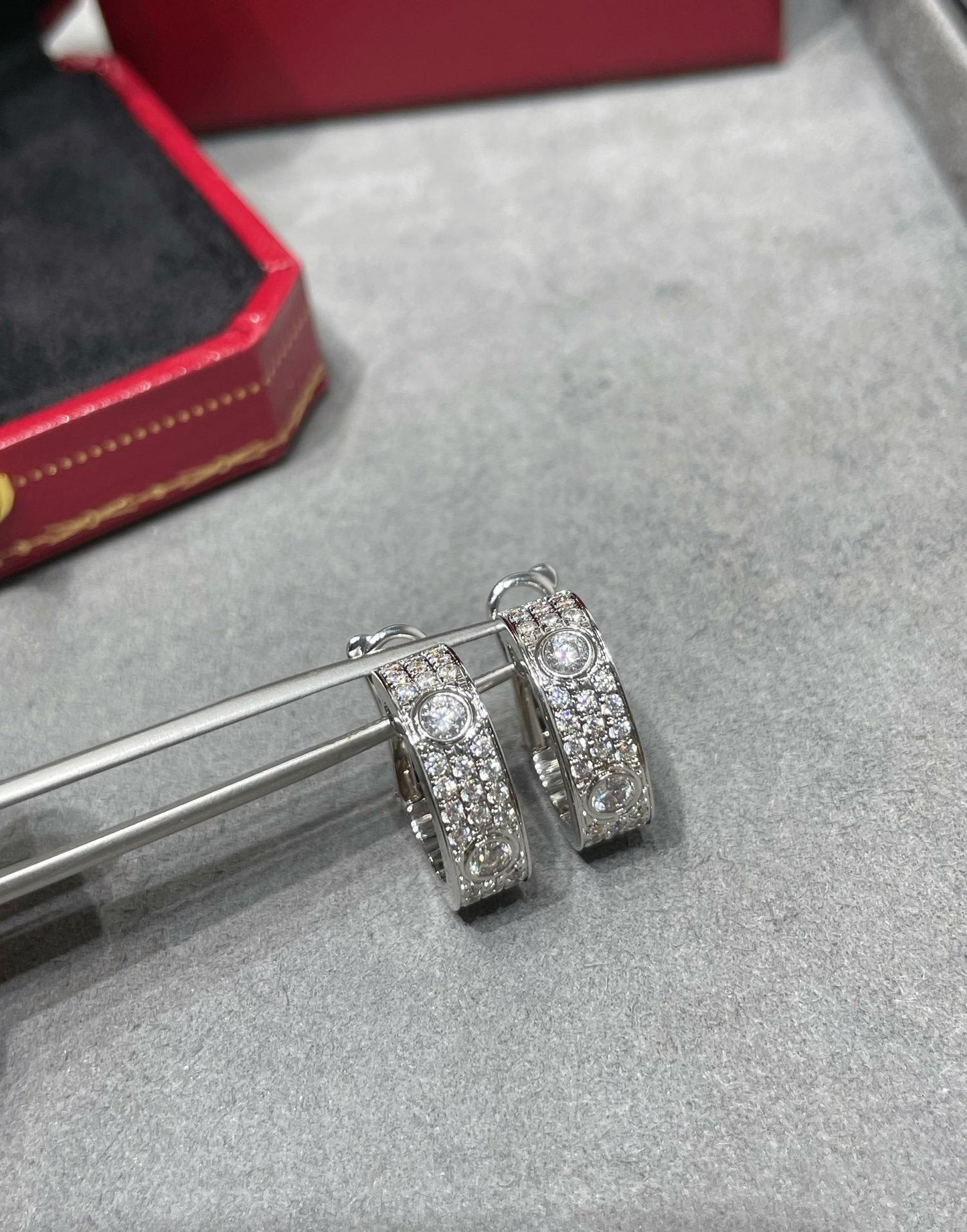 [Panda Jewelry]LOVE 5.5MM DIAMOND PAVED EARRINGS