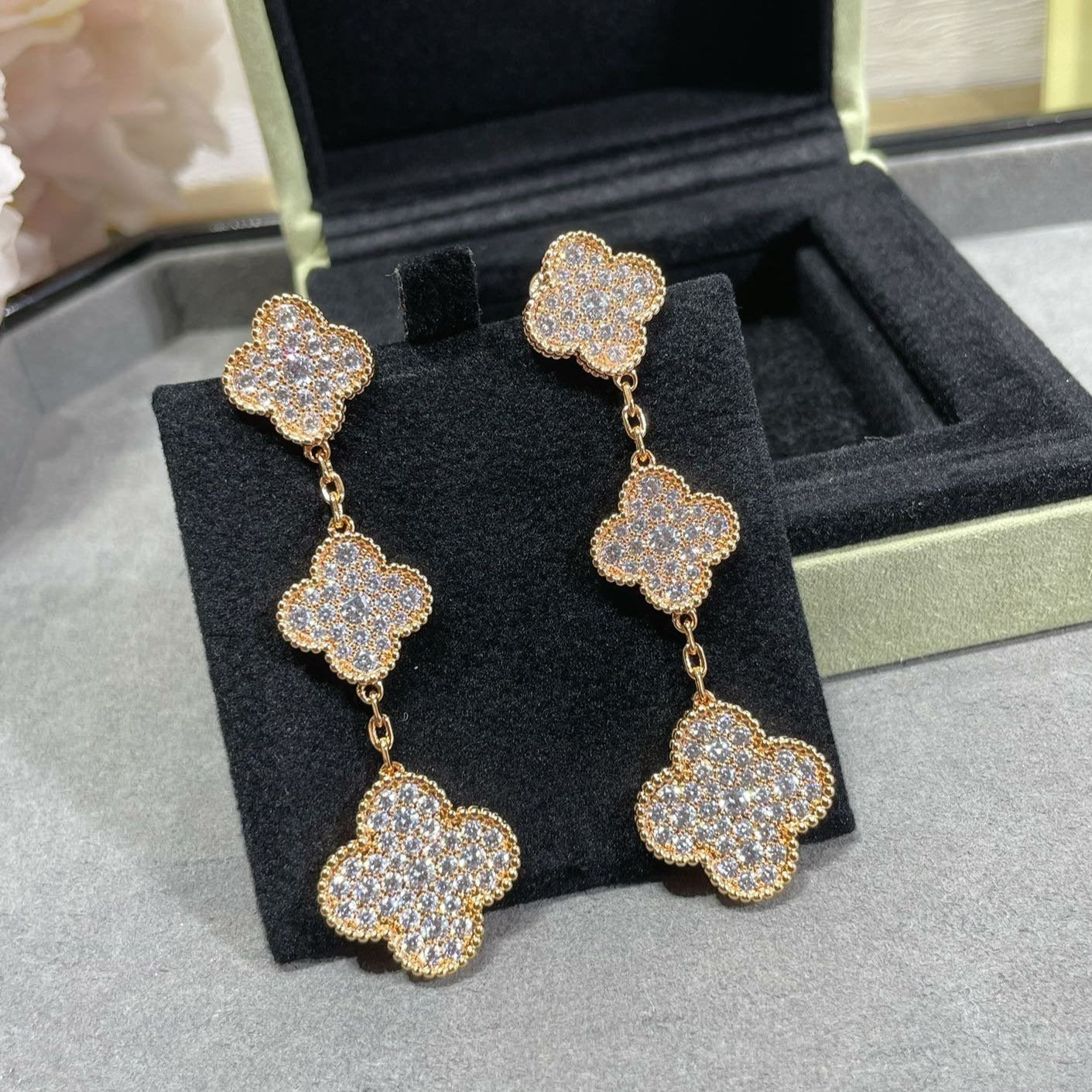 [Panda Jewelry]CLOVER 3 MOTIFS DIAMOND PAVED ROSE GOLD EARRINGS