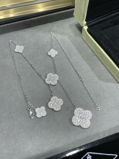 [Panda Jewelry]CLOVER 6 MOTIF DIAMOND PAVED NECKLACE