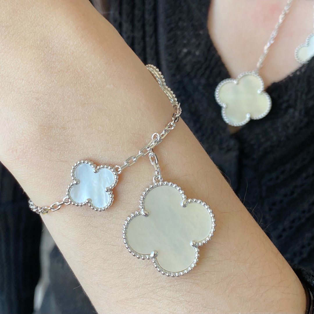 [Panda Jewelry]CLOVER 5 MOTIF WHITE MOP SILVER BRACELET