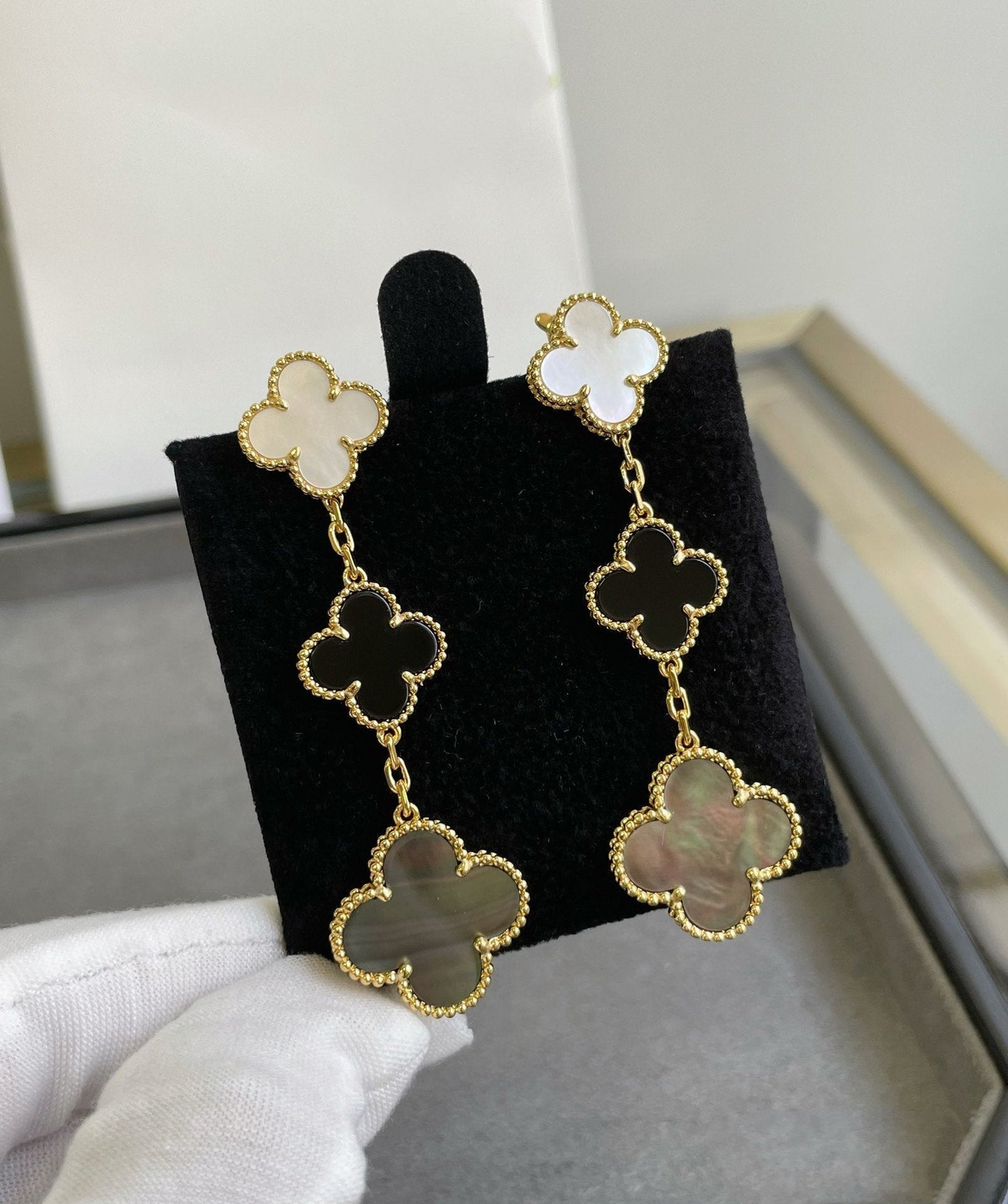 [Panda Jewelry]CLOVER 3 MOTIF MOP ONYX DARK MOP PINK GOLD EARRINGS