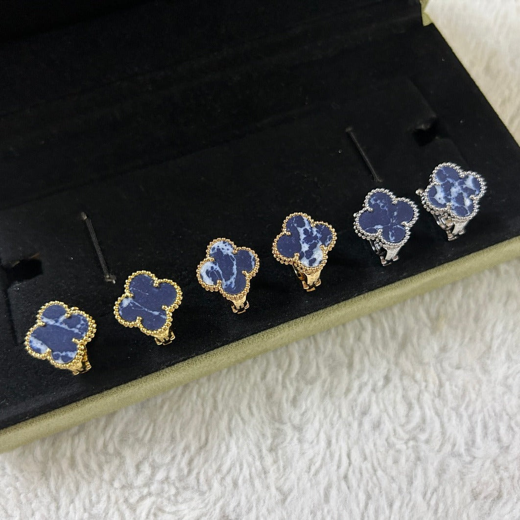 [Panda Jewelry]CLOVER PIETERSITE MEDIUM STUD EARRINGS