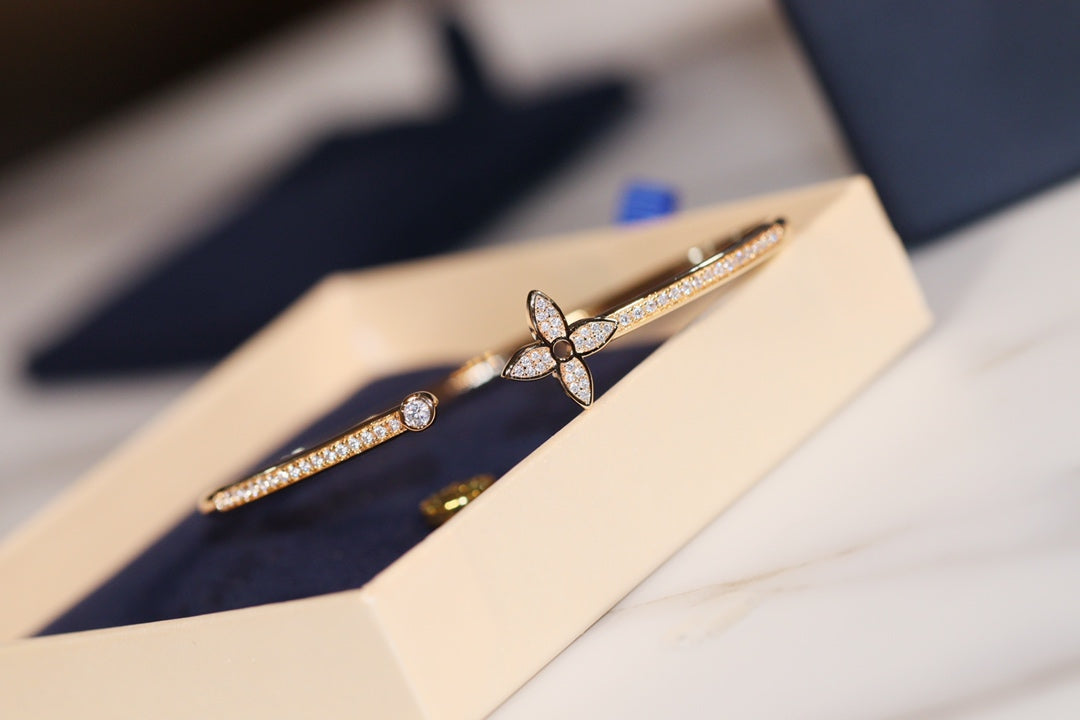 [Panda Jewelry]IDYLLE GOLD OPEN BRACELET DIAMOND PAVED