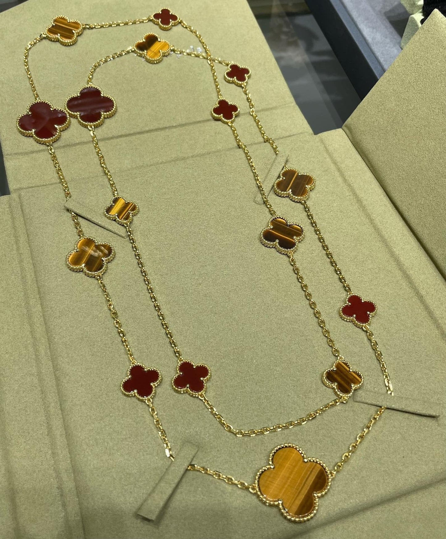 [Panda Jewelry]CLOVER 16 MOTIF CARNELIAN TIGER EYE ROSE GOLD NECKLACE