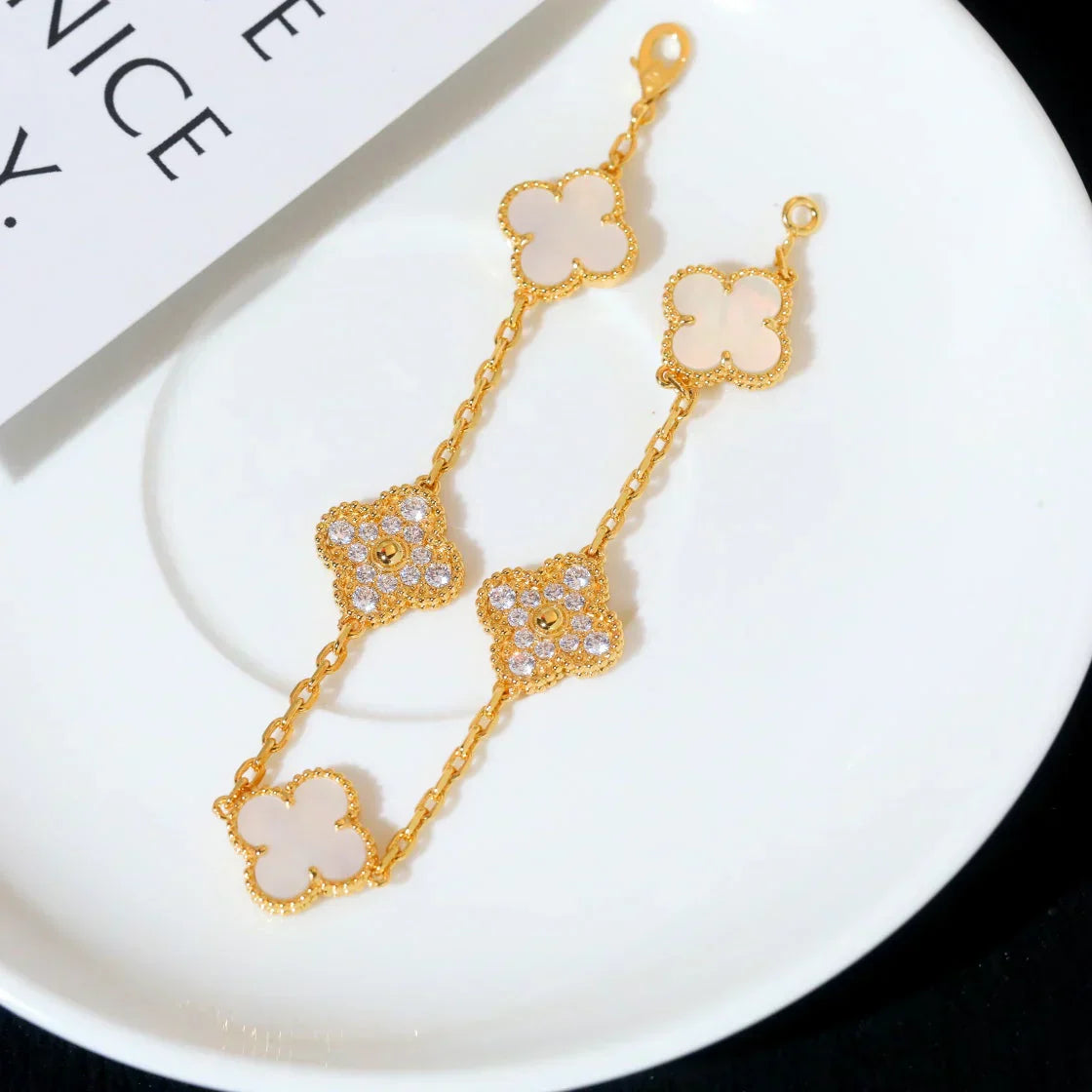 [Panda Jewelry]CLOVER WHITE PEARL MOP 5 MOTIF BRACELET COLLECTION