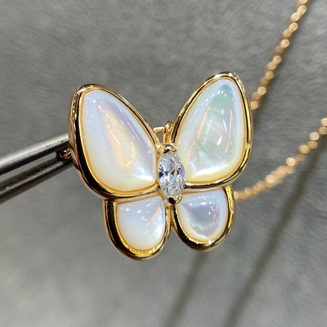 [Panda Jewelry]BUTTERFLY MOP DIAMOND NECKLACE