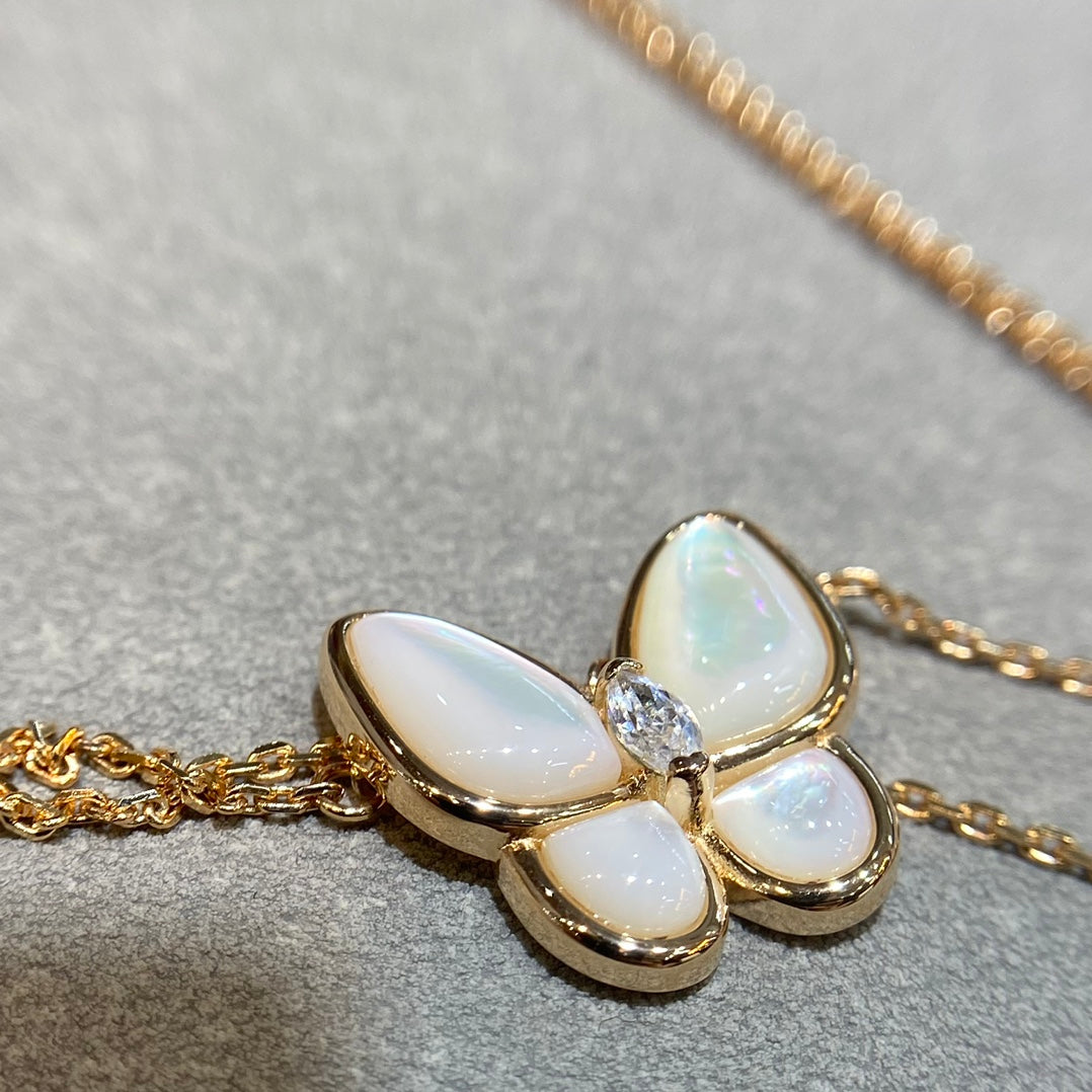 [Panda Jewelry]BUTTERFLY MOP DIAMOND NECKLACE