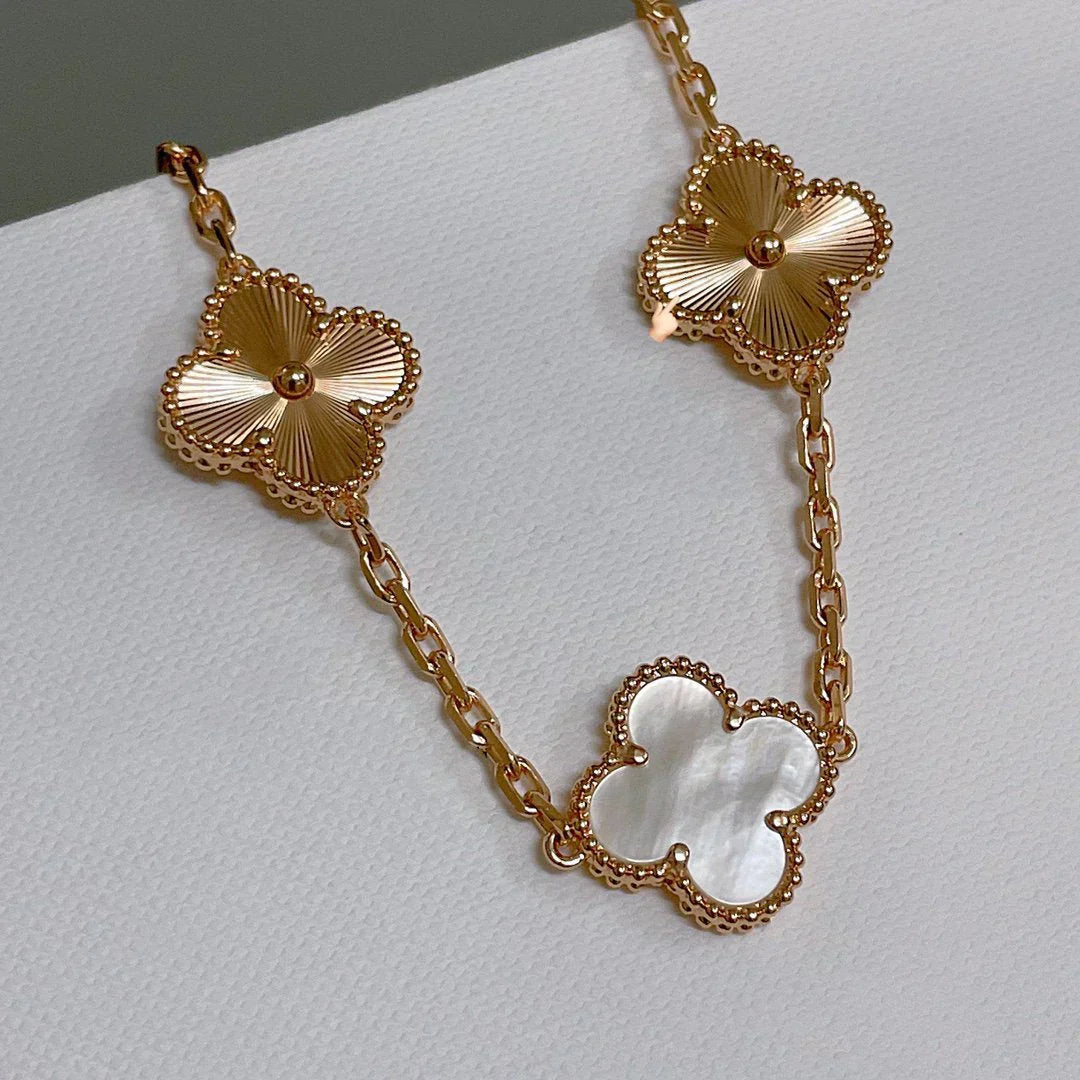 [Panda Jewelry]CLOVER WHITE PEARL MOP 5 MOTIF BRACELET COLLECTION
