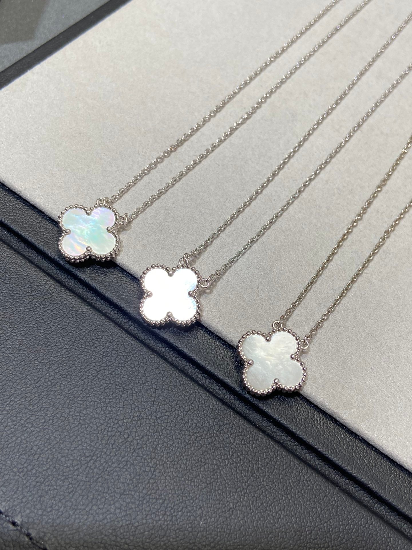[Panda Jewelry]CLOVER MEDIUM SILVER WHITE MOP NECKLACE