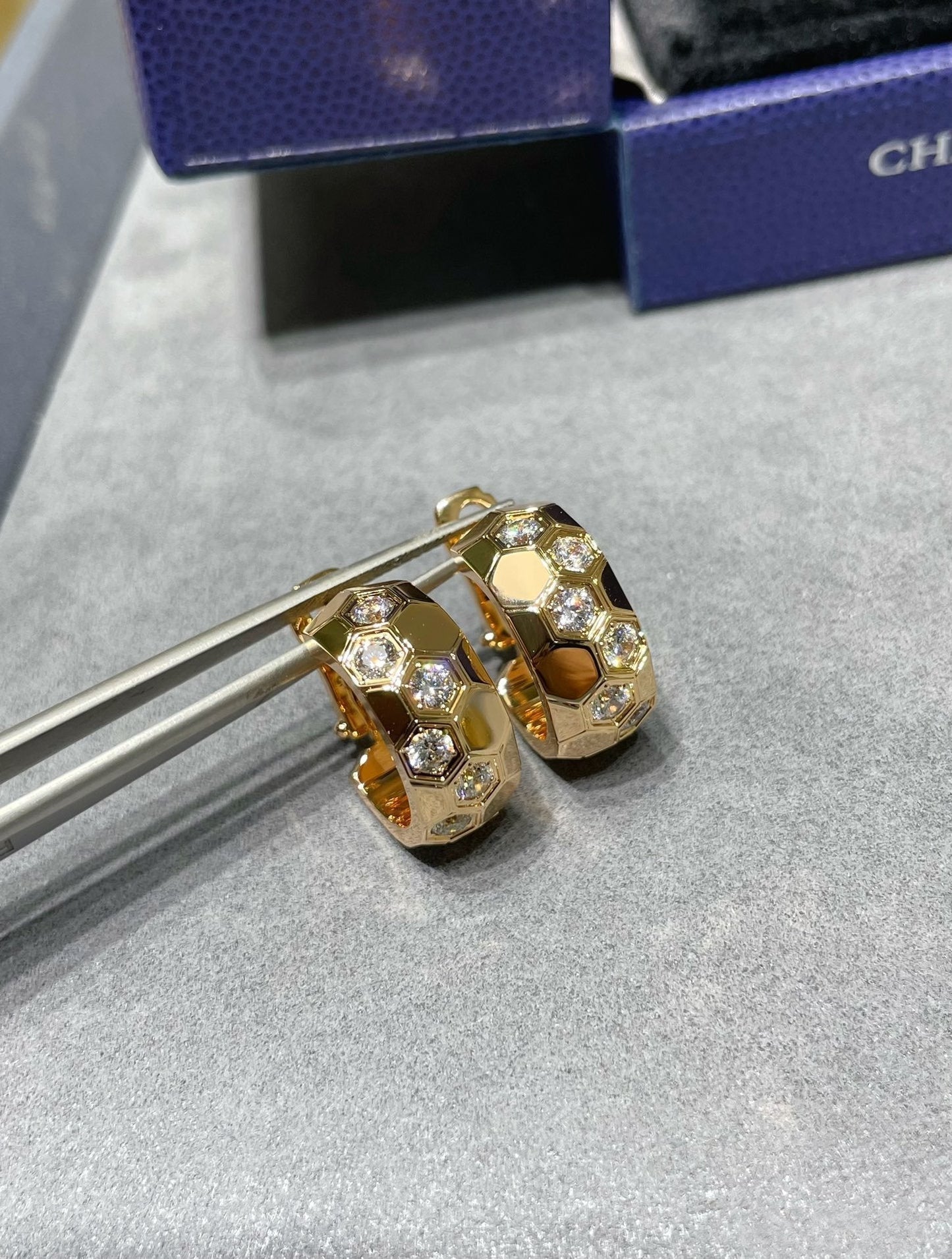 [Panda Jewelry]BEE LOVE DIAMOND HOOP EARRINGS