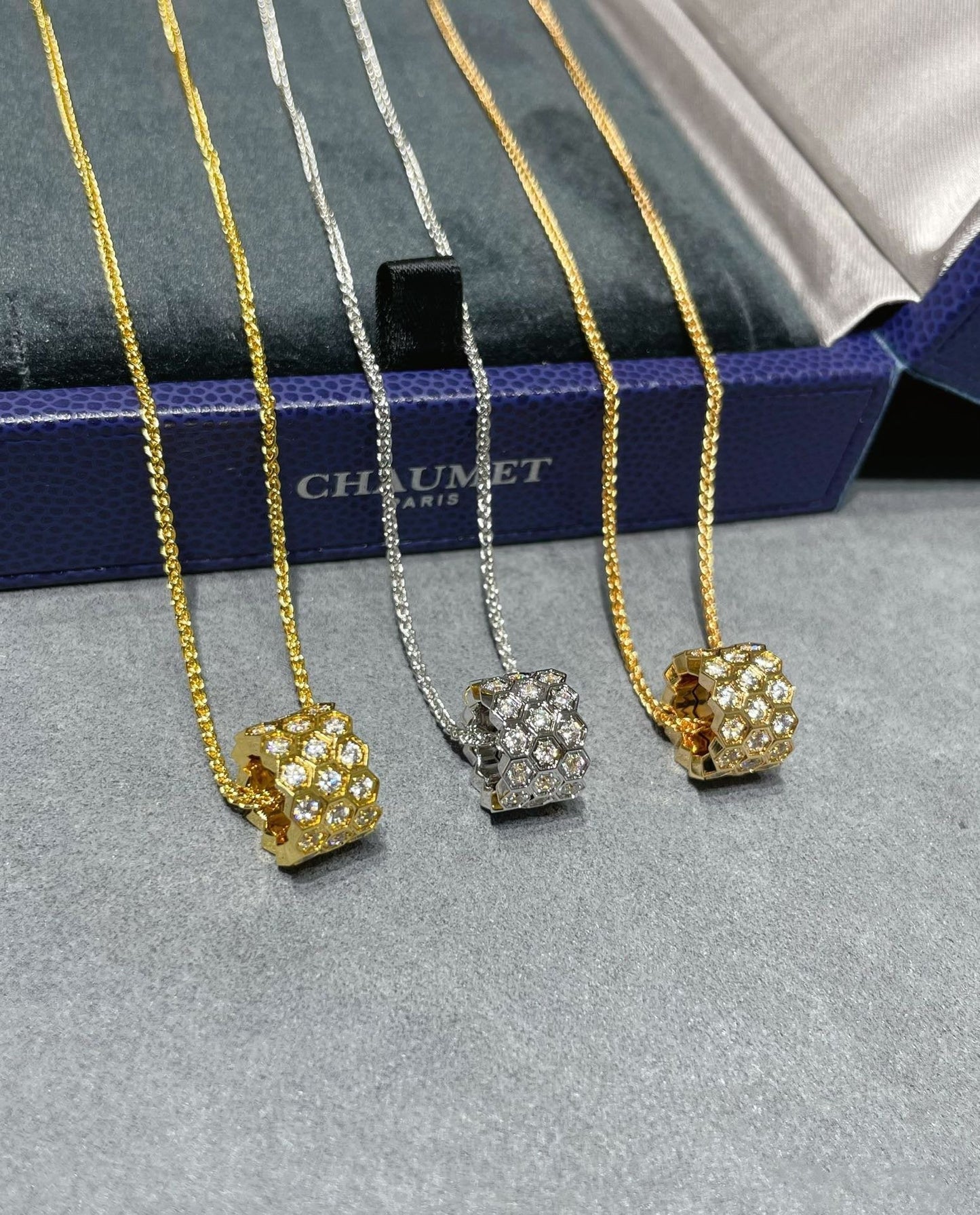 [Panda Jewelry]BEE LOVE DIAMOND PAVED 3 ROW NECKLACE