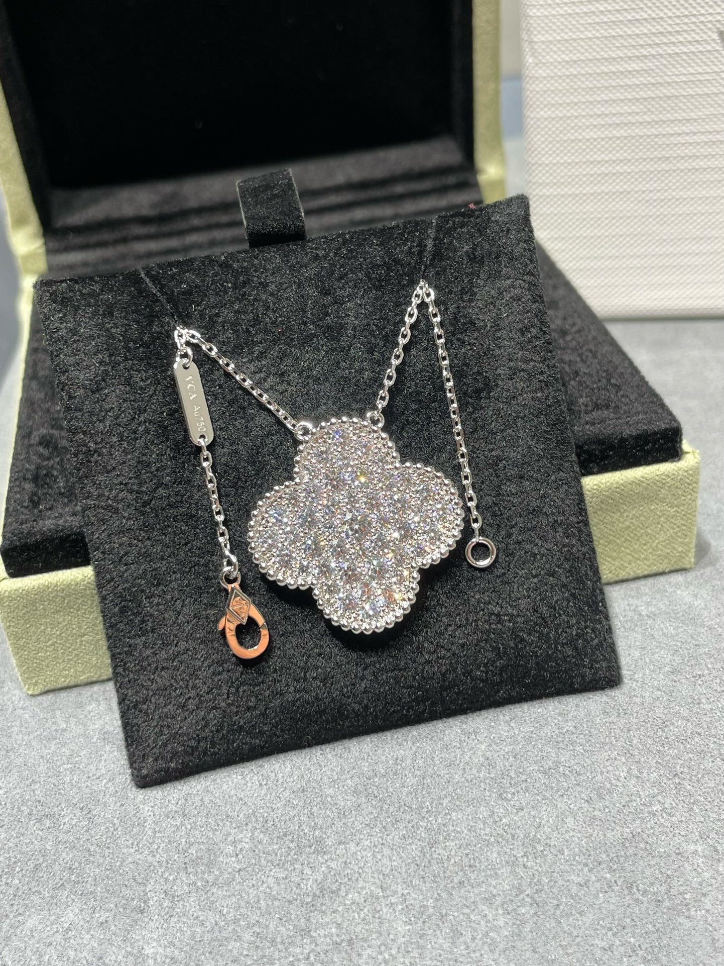 [Panda Jewelry]CLOVER 25MM LARGE PENDANT DIAMOND PAVED SILVER NECKLACE