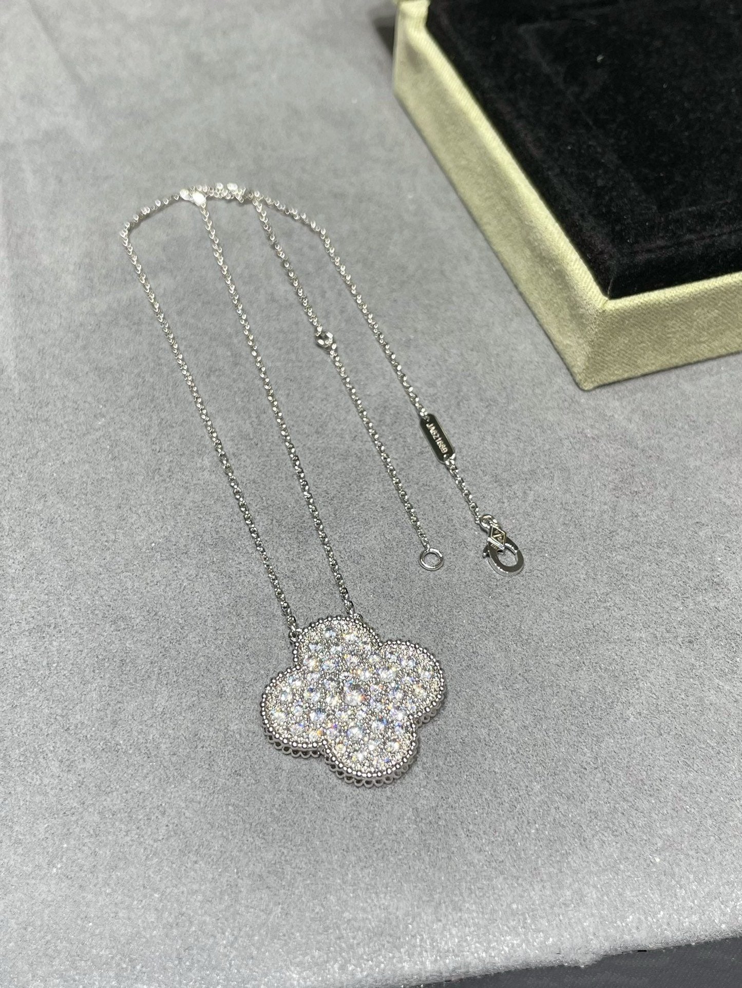 [Panda Jewelry]CLOVER 25MM LARGE PENDANT DIAMOND PAVED SILVER NECKLACE