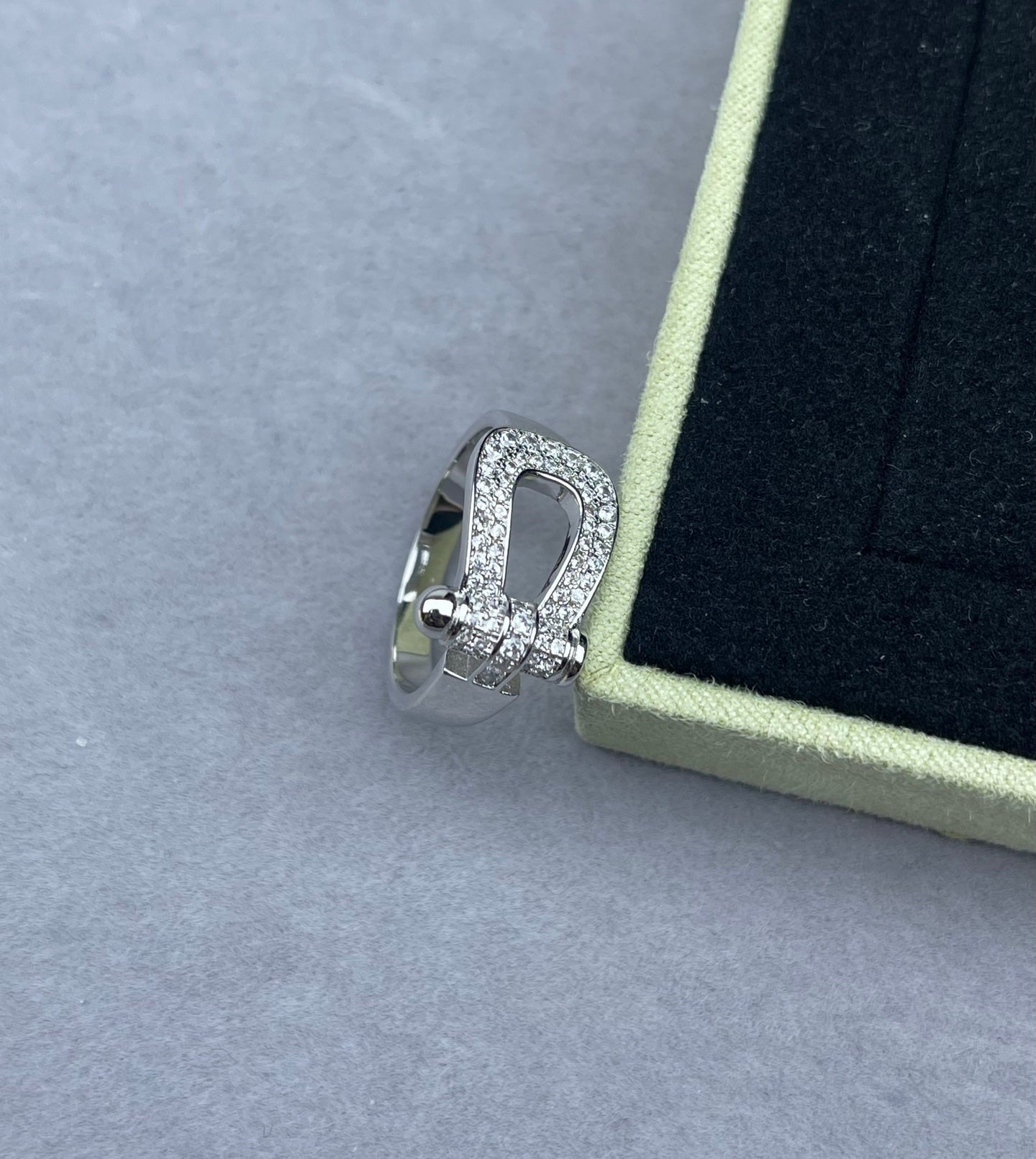 [Panda Jewelry]Wide Hoof-Shaped Diamond-Studded Ring