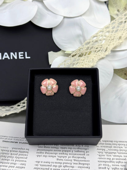 [Panda Jewelry]26C Pink Camellia Pearl Enamel Stud Earrings