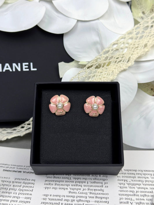 [Panda Jewelry]26C Pink Camellia Pearl Enamel Stud Earrings