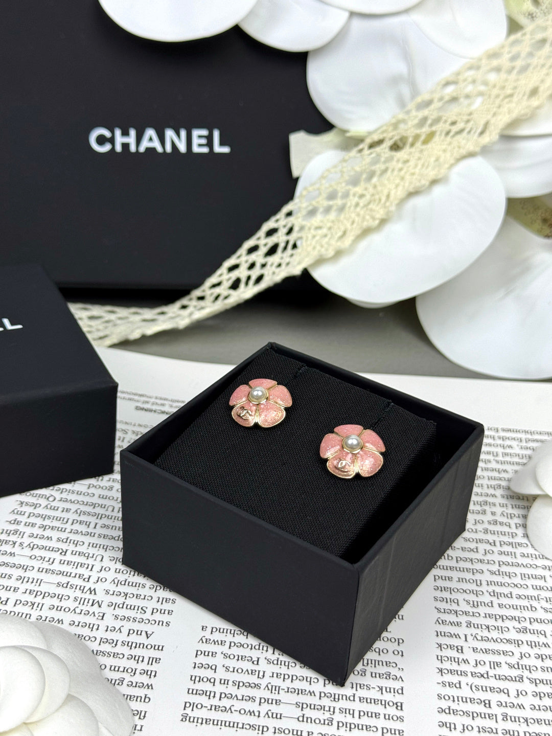[Panda Jewelry]26C Pink Camellia Pearl Enamel Stud Earrings