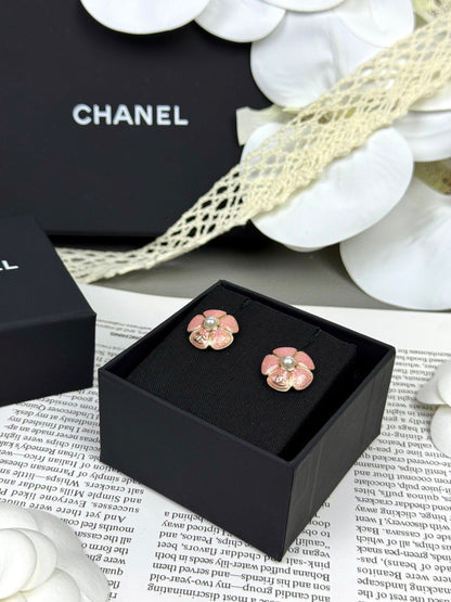 [Panda Jewelry]26C Pink Camellia Pearl Enamel Stud Earrings