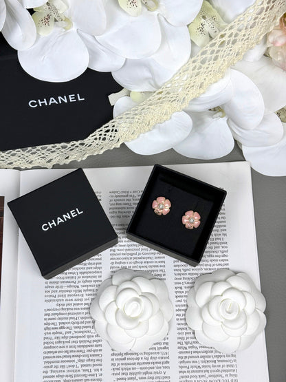 [Panda Jewelry]26C Pink Camellia Pearl Enamel Stud Earrings