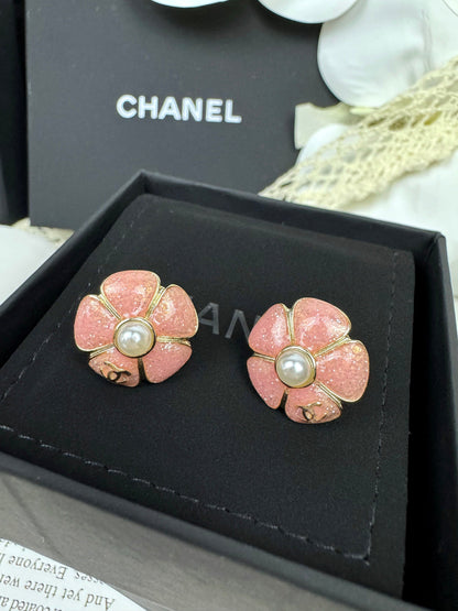 [Panda Jewelry]26C Pink Camellia Pearl Enamel Stud Earrings