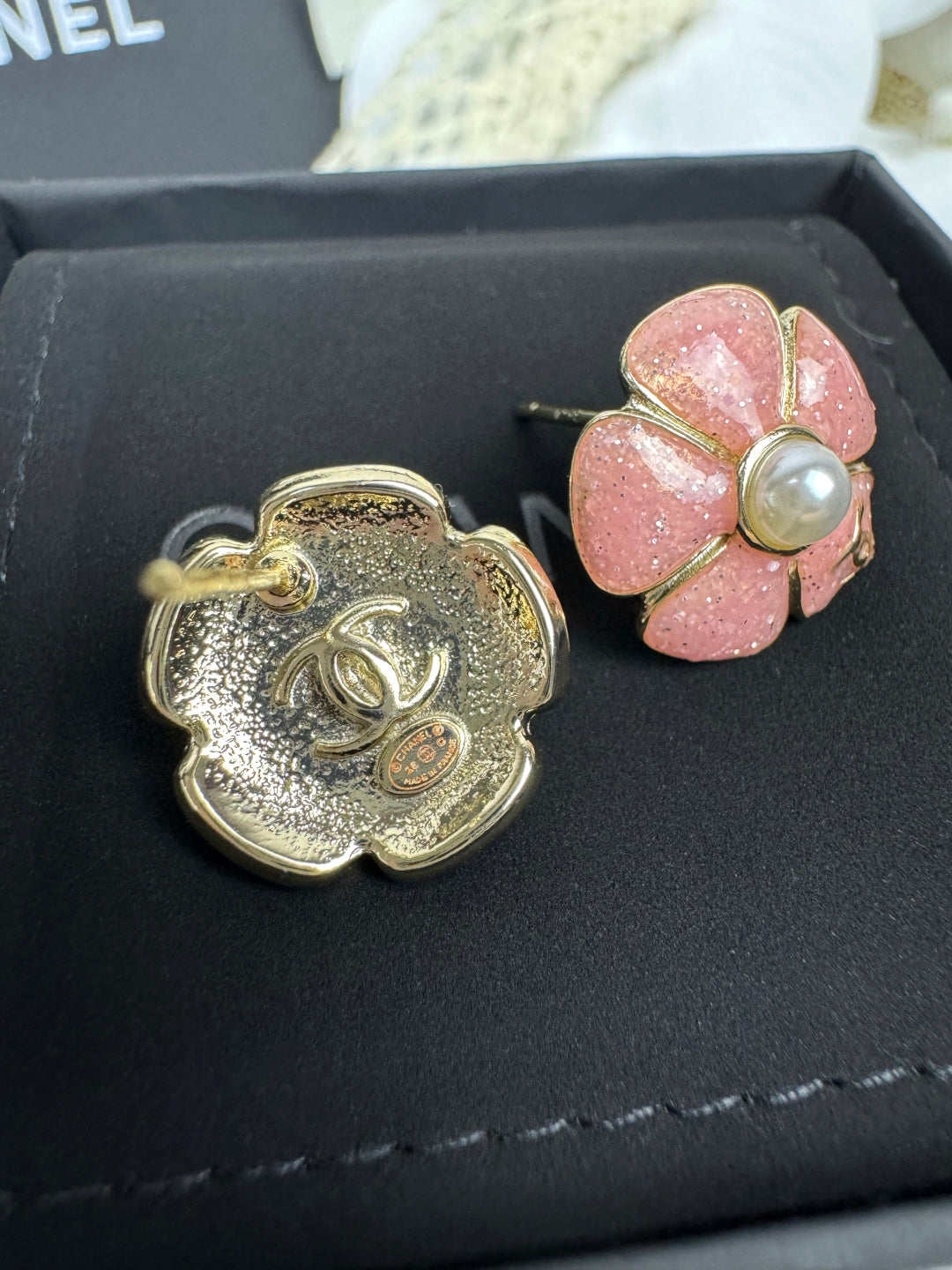[Panda Jewelry]26C Pink Camellia Pearl Enamel Stud Earrings