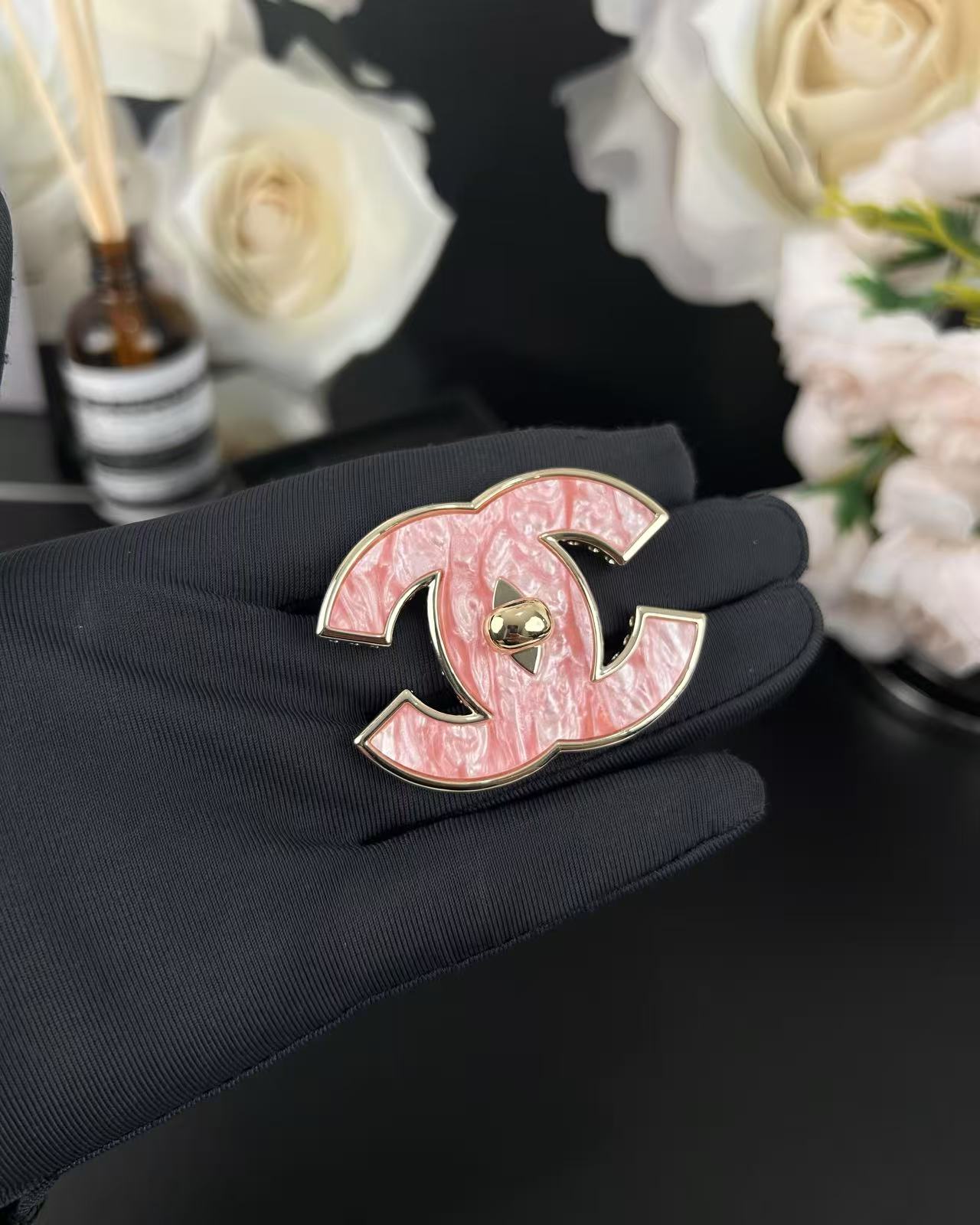 [Panda Jewelry]Pink Resin Classic Brooch 5cm