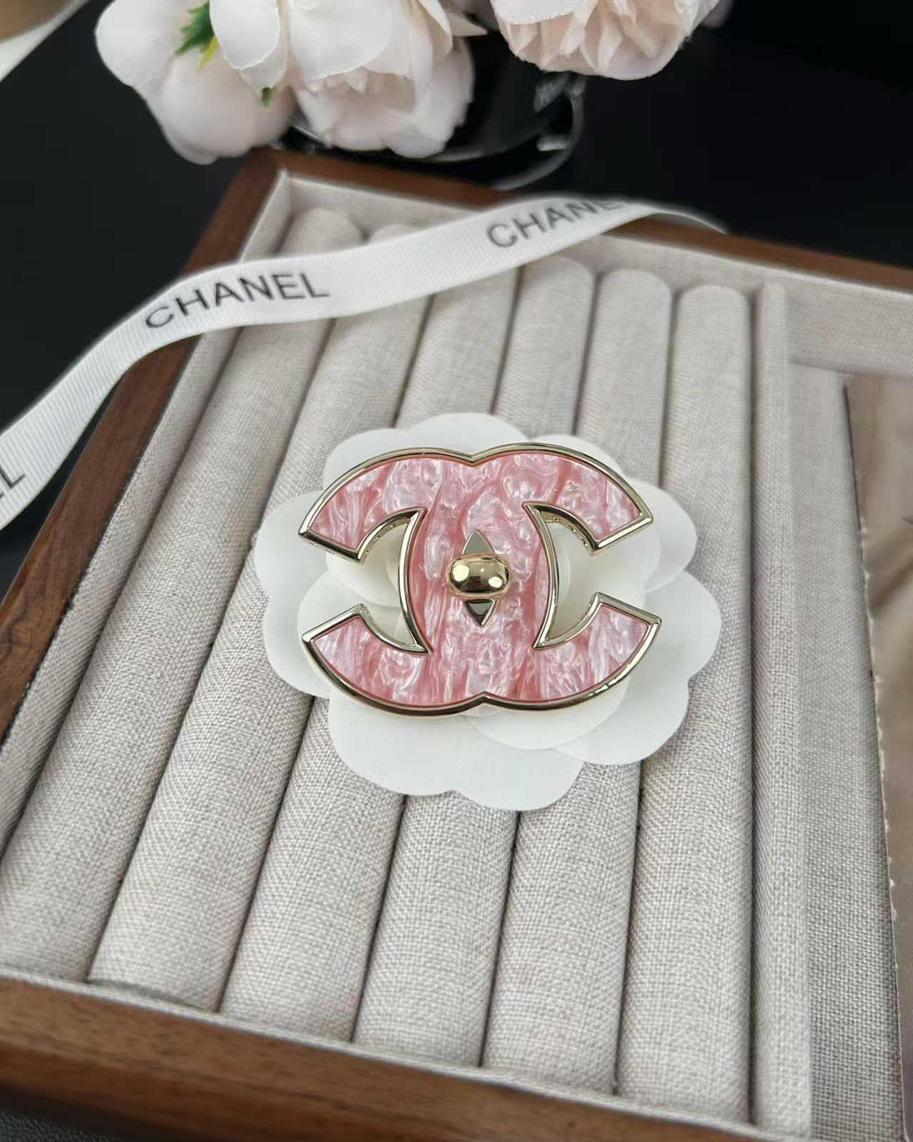 [Panda Jewelry]Pink Resin Classic Brooch 5cm