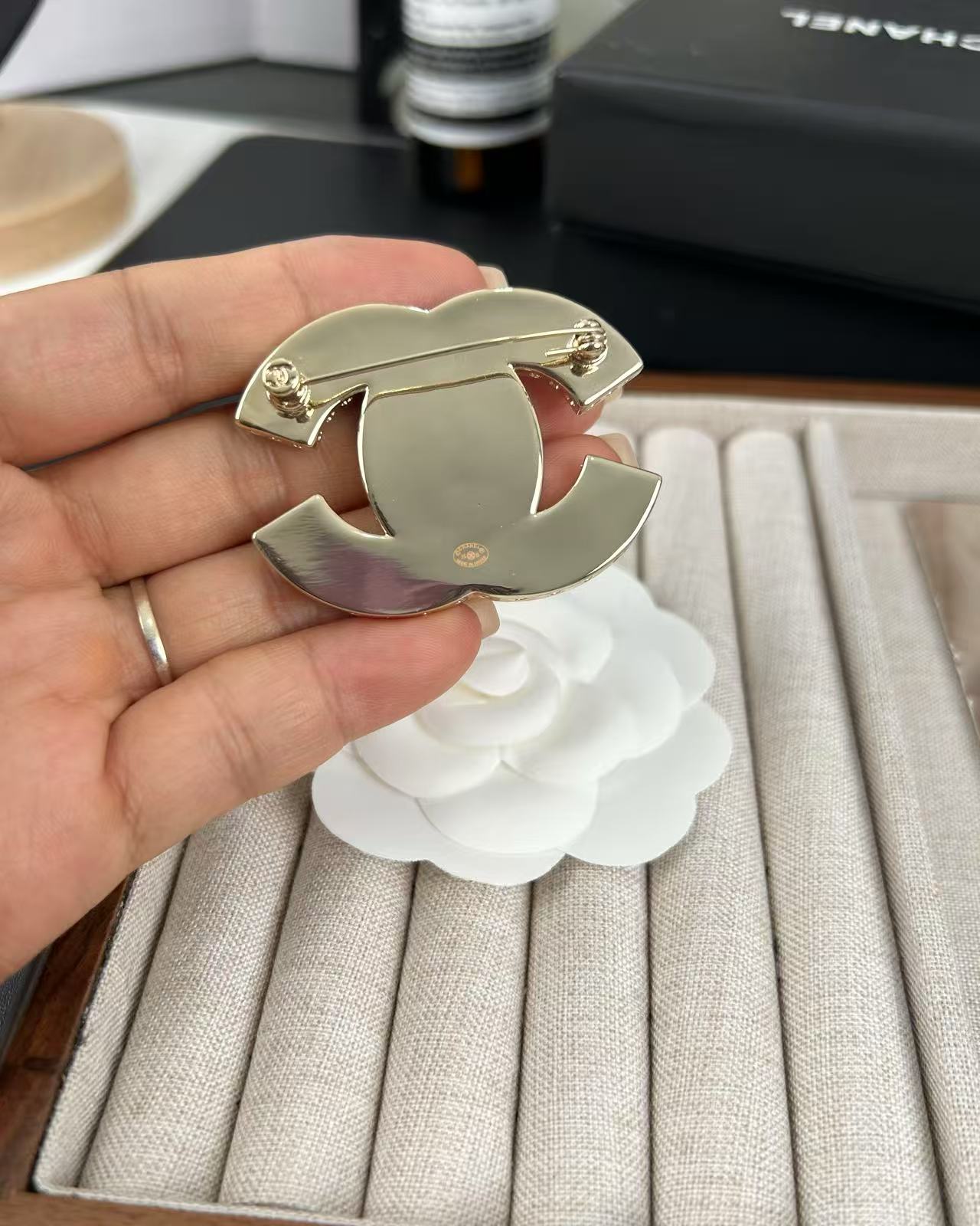 [Panda Jewelry]Pink Resin Classic Brooch 5cm
