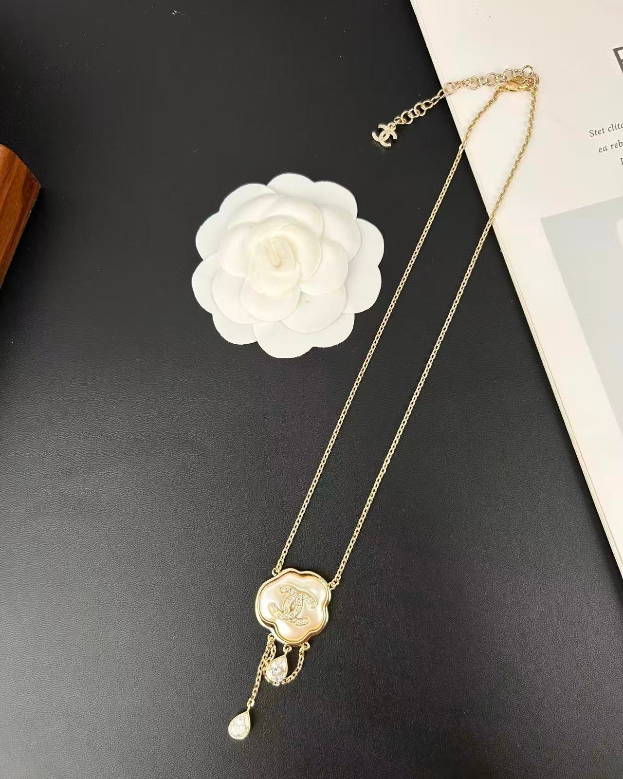 [Panda Jewelry]Cloud Pearl Mother-of-Pearl Diamond Chain Pendant Necklace