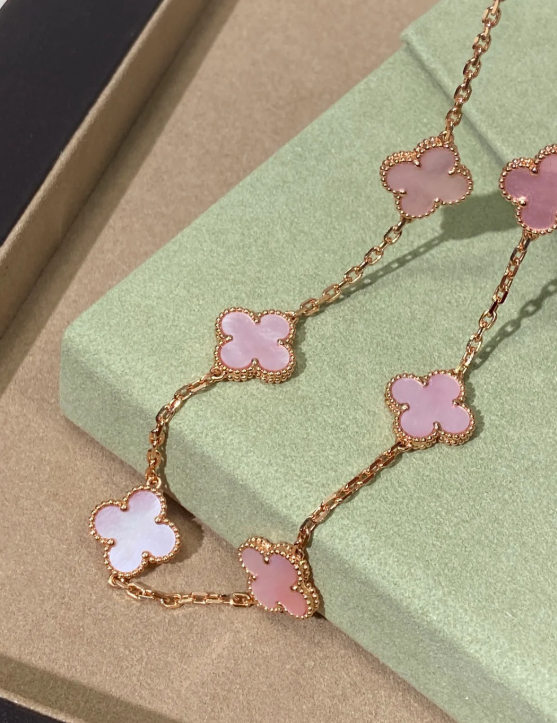 [Panda Jewelry Jewellery] Pink Necklace with Ten Clover Designs