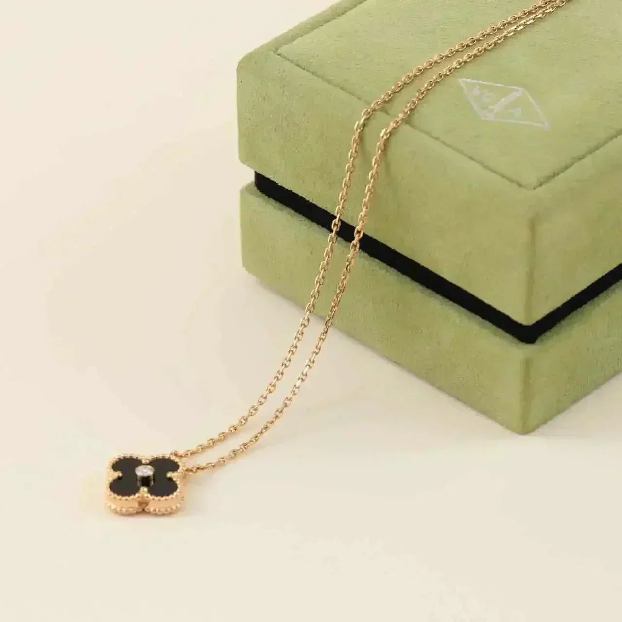 [Panda Jewelry]CLOVER 15MM DIAMOND ONYX NECKLACE