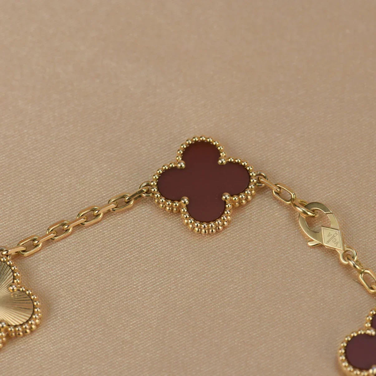 [Panda Jewelry] CLOVER 5 MOTIF RED CORNELIAN BRACELET COLLECTION