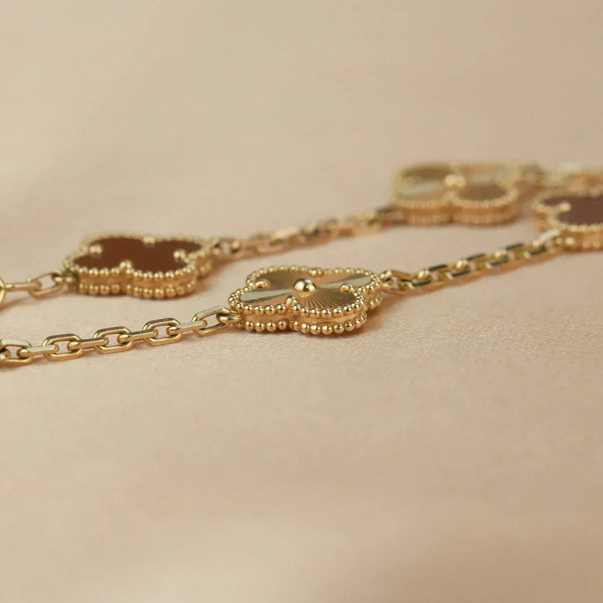 [Panda Jewelry] CLOVER 5 MOTIF RED CORNELIAN BRACELET COLLECTION
